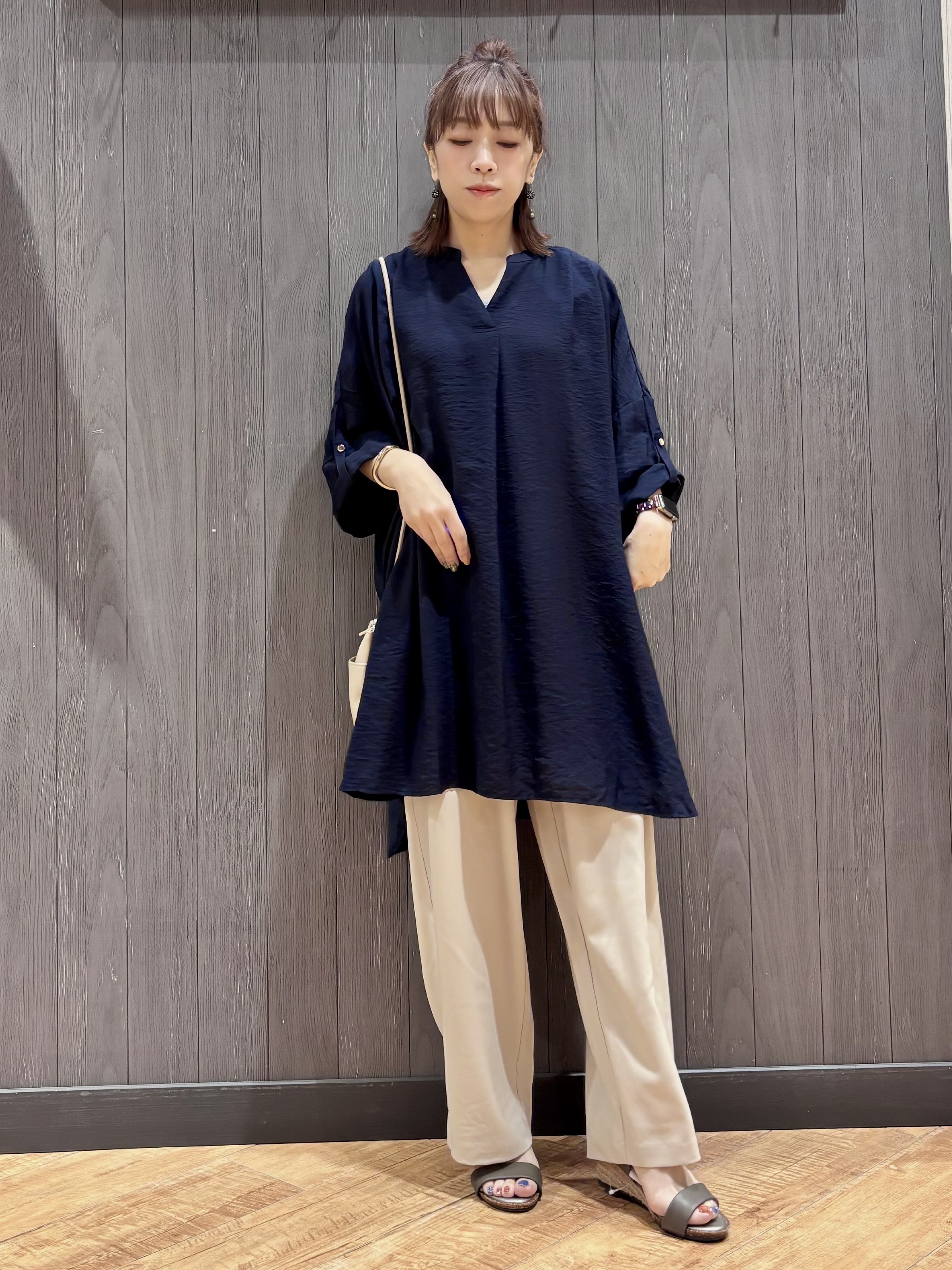 meiさんの「SHOO･LA･RUE｜【ひんやり/S-LL/洗濯機可】体型カバー叶える 大人のゆるドルマンチュニック」を使ったコーディネート