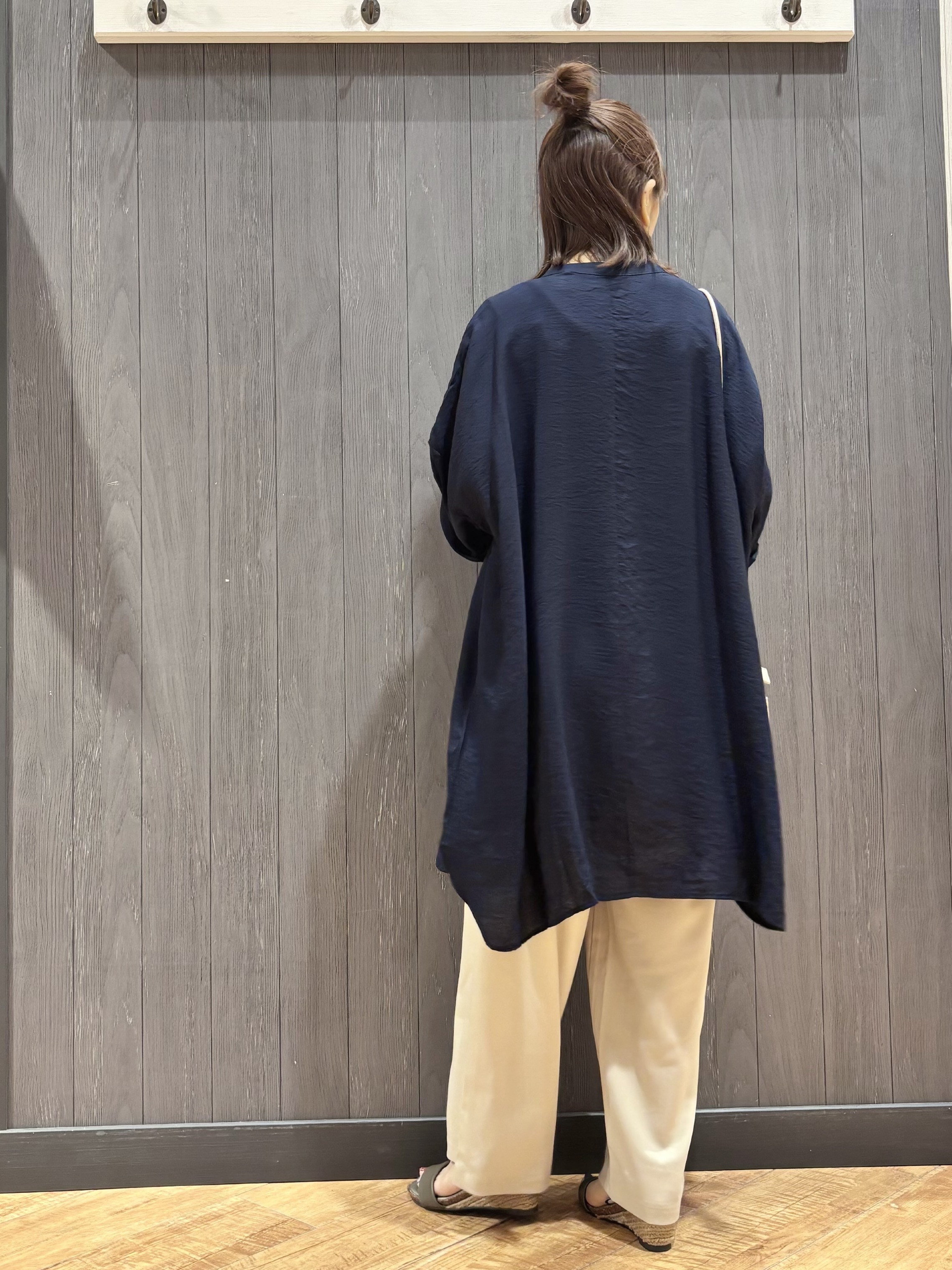 meiさんの「SHOO･LA･RUE｜【ひんやり/S-LL/洗濯機可】体型カバー叶える 大人のゆるドルマンチュニック」を使ったコーディネート
