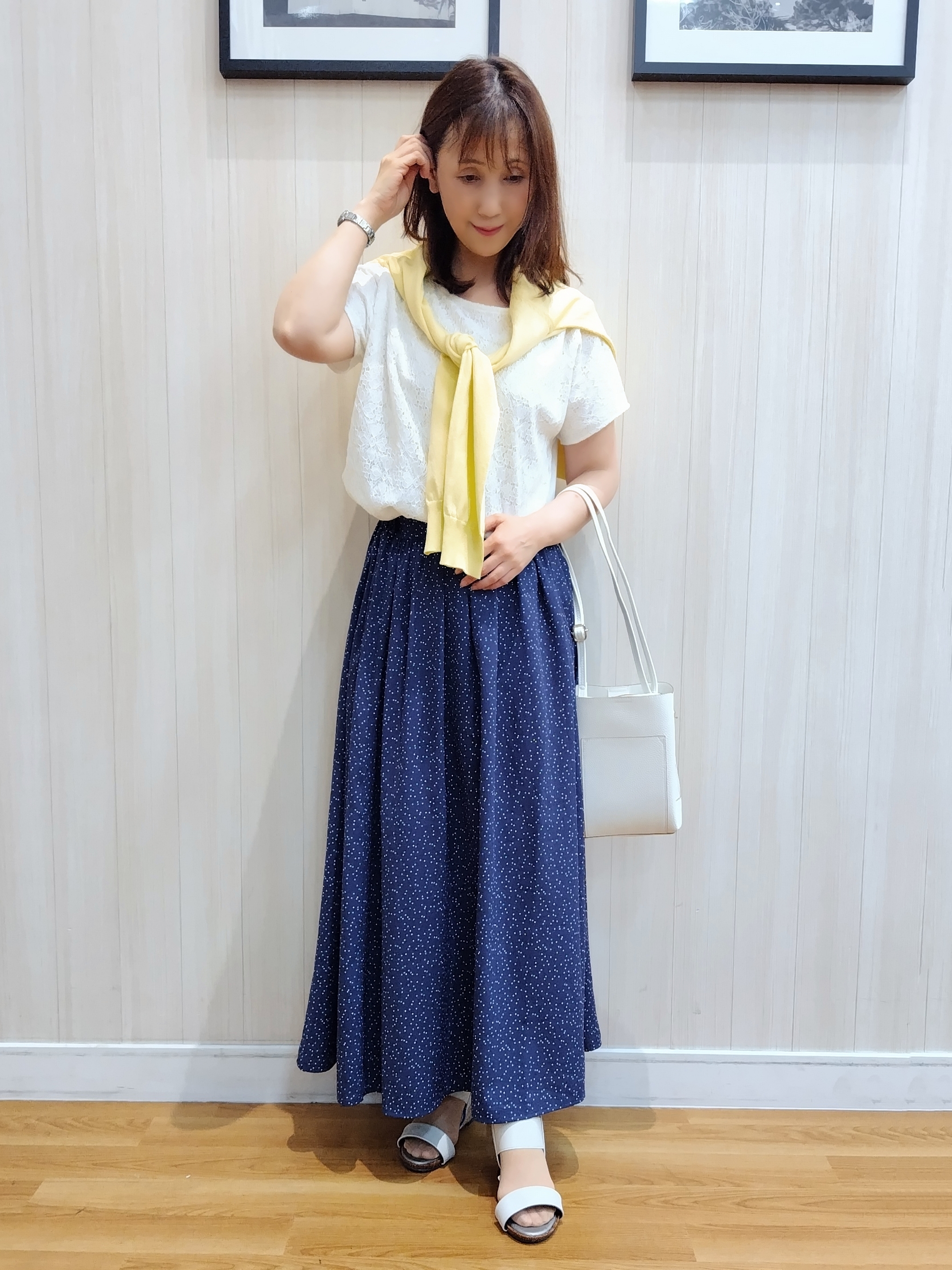 yseさんの「SHOO･LA･RUE｜【洗濯機可/UV/アンチピリング/S-LL】いろいろボタンが華やか クルーネックカーディガン」を使ったコーディネート