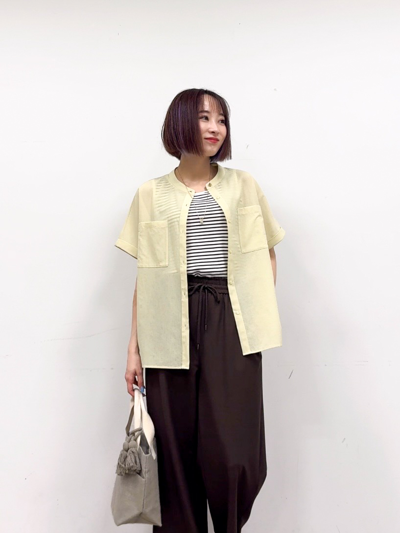 𝐜𝐡𝐢𝐤𝐚さんの「SHOO･LA･RUE｜【さらり快適/洗濯機可/S-LL】風が通り抜ける 半袖バンドカラーシアーシャツ」を使ったコーディネート