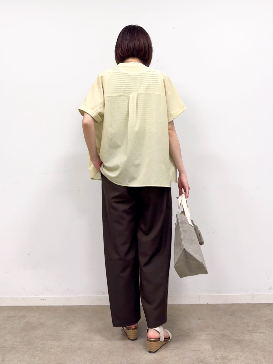 𝐜𝐡𝐢𝐤𝐚さんの「SHOO･LA･RUE｜【さらり快適/洗濯機可/S-LL】風が通り抜ける 半袖バンドカラーシアーシャツ」を使ったコーディネート
