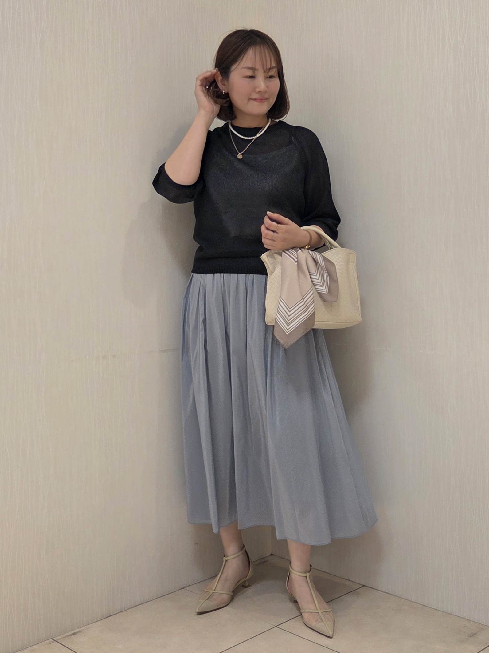 naokoさんの「UNTITLED｜【セットアップ可/後ろウエストゴム/光沢感】ローンフレアスカート」を使ったコーディネート