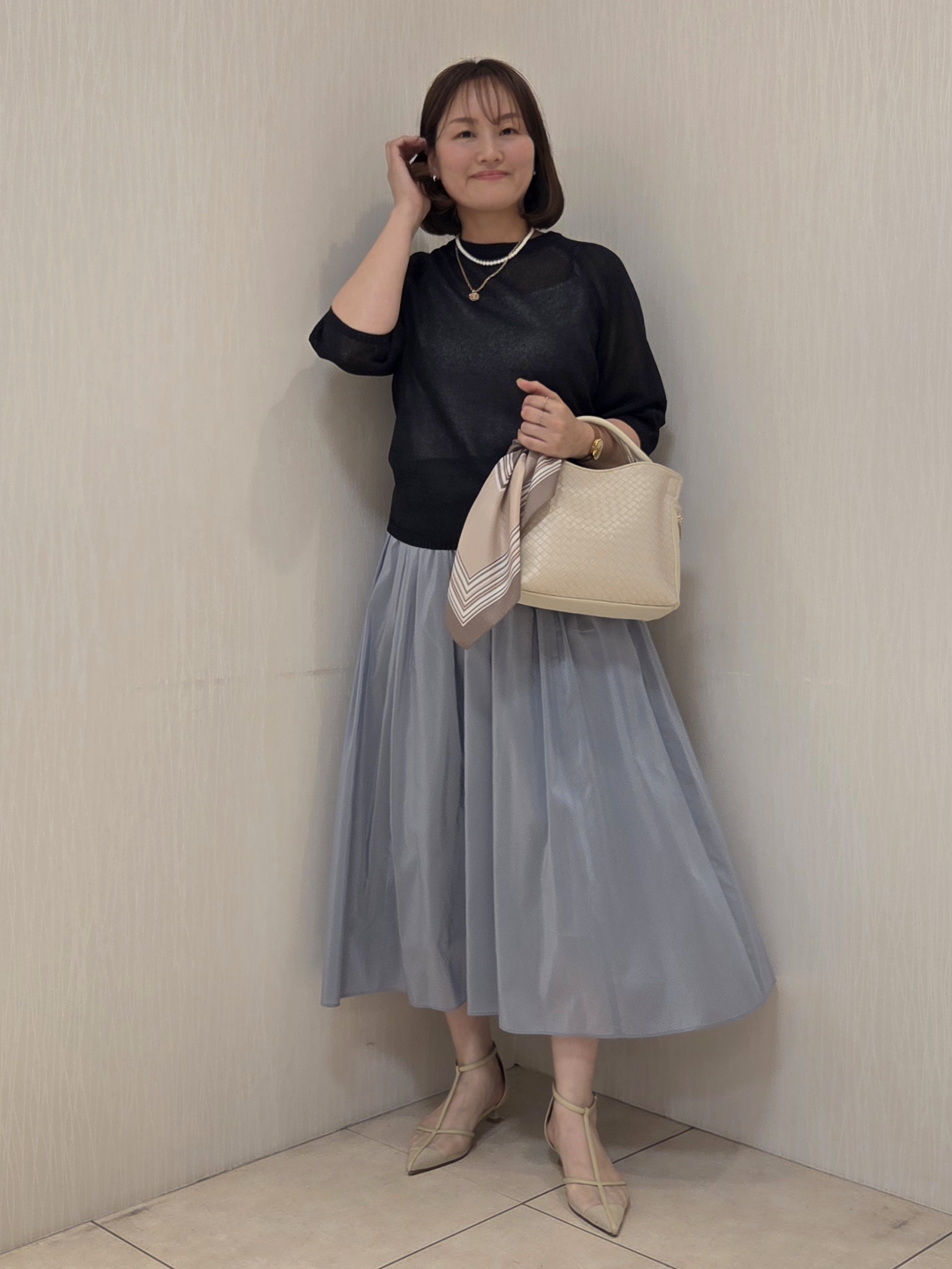 naokoさんの「UNTITLED｜【セットアップ可/後ろウエストゴム/光沢感】ローンフレアスカート」を使ったコーディネート
