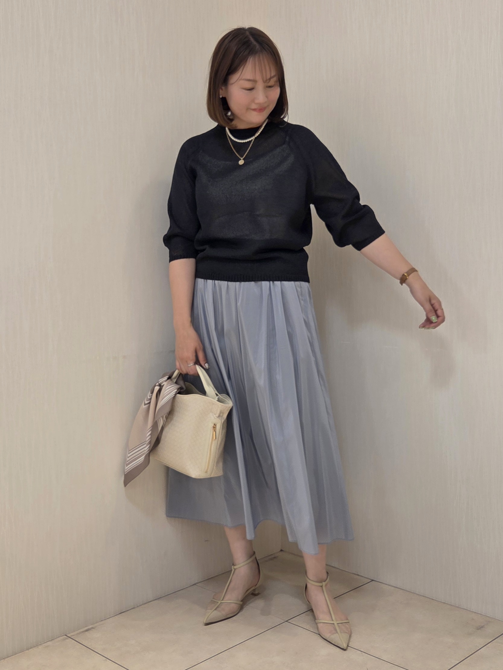 naokoさんの「UNTITLED｜【セットアップ可/後ろウエストゴム/光沢感】ローンフレアスカート」を使ったコーディネート