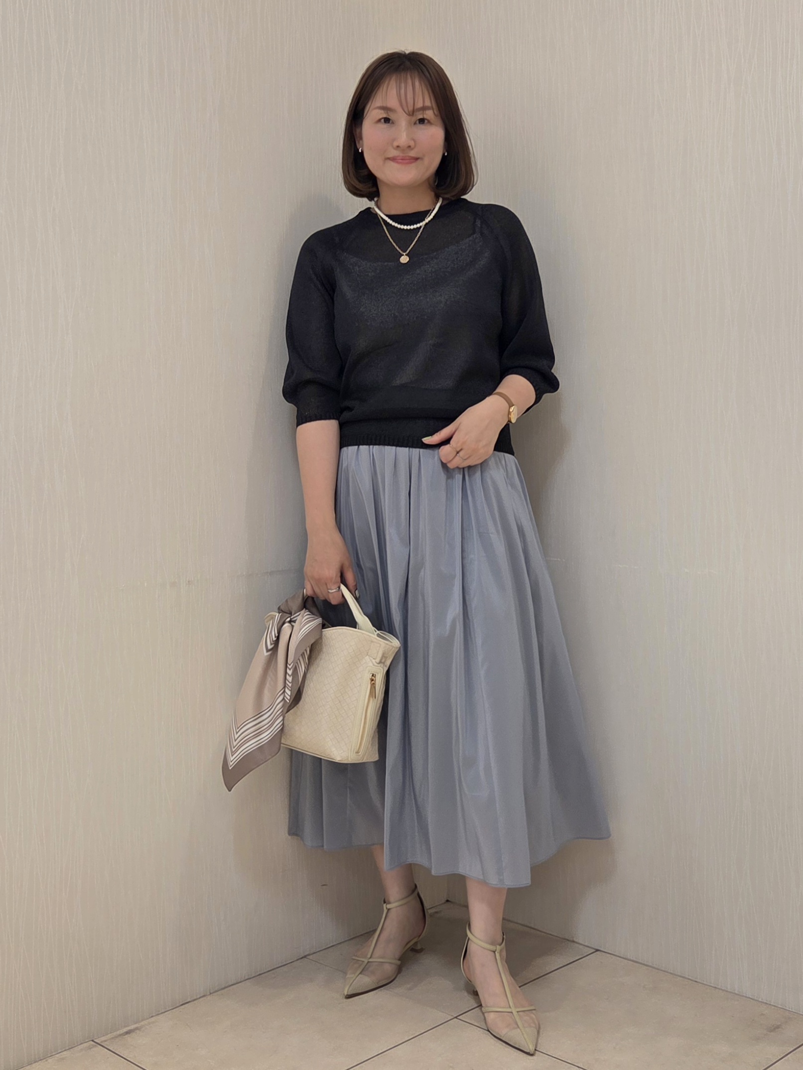 naokoさんの「UNTITLED｜【セットアップ可/後ろウエストゴム/光沢感】ローンフレアスカート」を使ったコーディネート