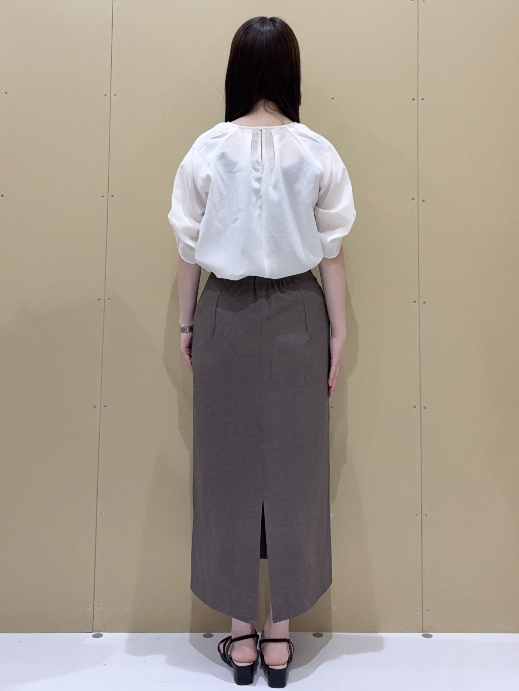 EMIRIさんの「OPAQUE.CLIP｜【接触冷感／吸水速乾】リネンライク タックスリーブブラウス《セットアップ対応／洗濯機OK》」を使ったコーディネート