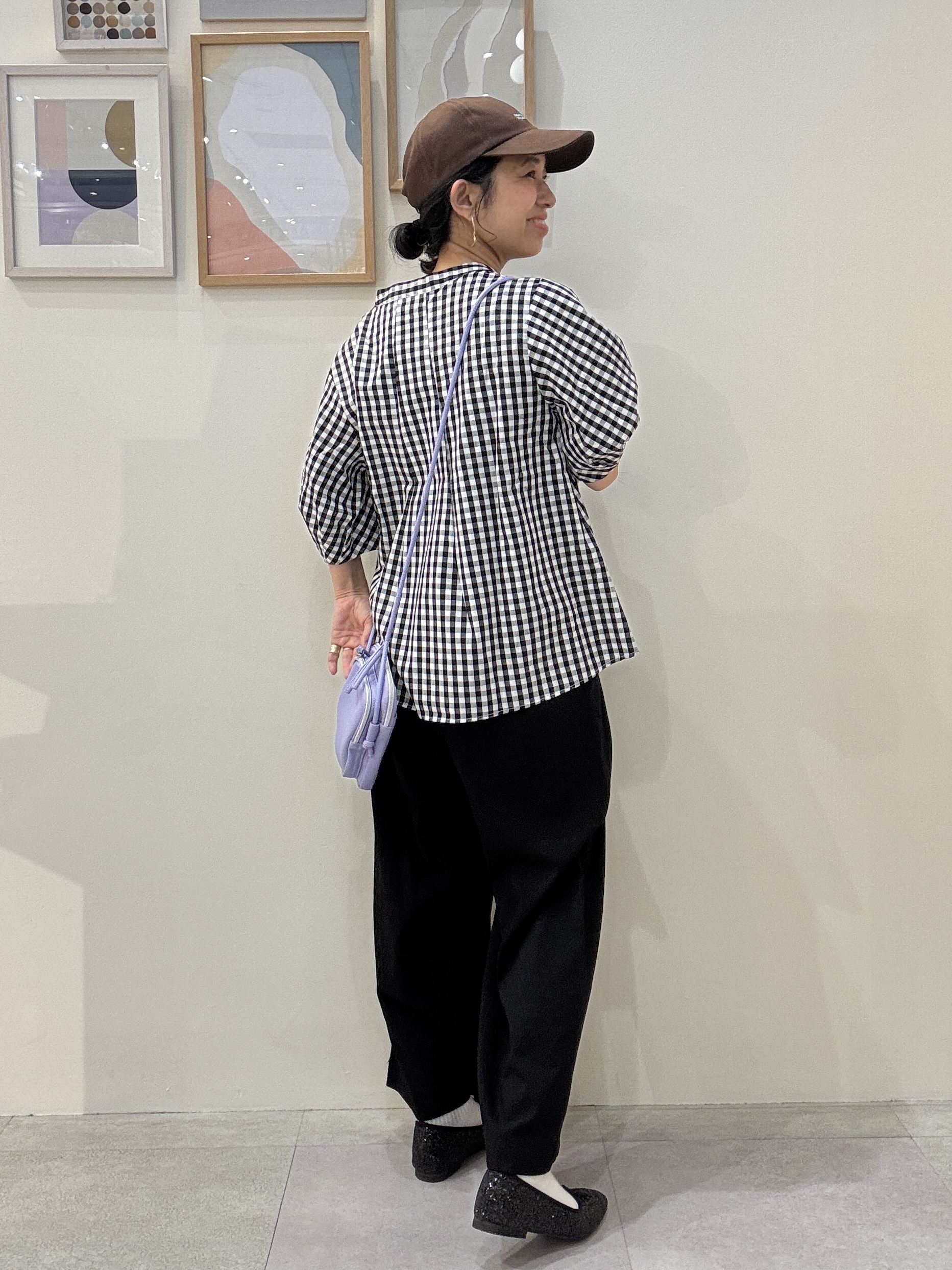たけぴさんの「SHOO･LA･RUE｜【高レビュー/洗濯後しわになりにくい/インせず着られる】自然に体型カバー 麻調ペプラムブラウス」を使ったコーディネート
