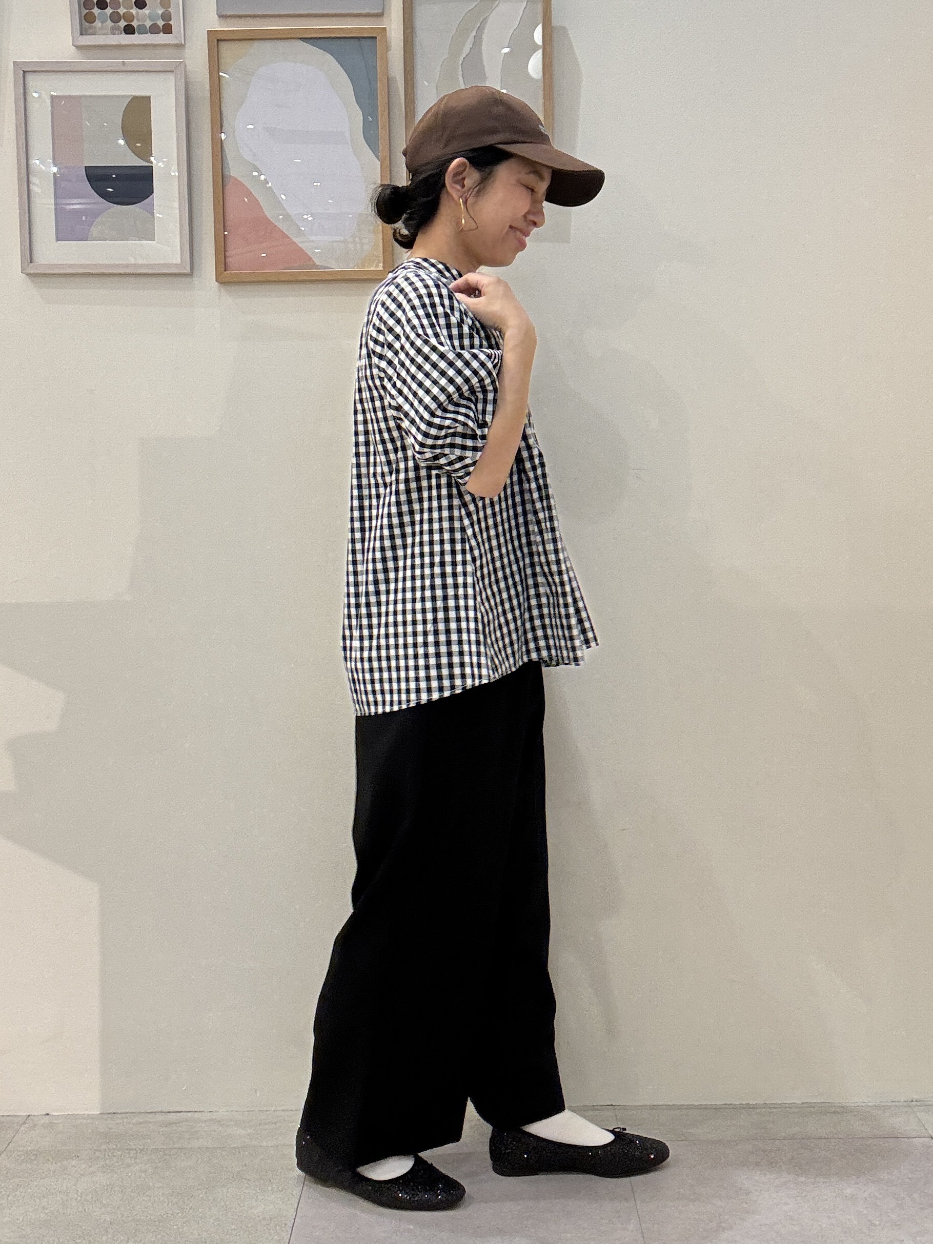たけぴさんの「SHOO･LA･RUE｜【高レビュー/洗濯後しわになりにくい/インせず着られる】自然に体型カバー 麻調ペプラムブラウス」を使ったコーディネート