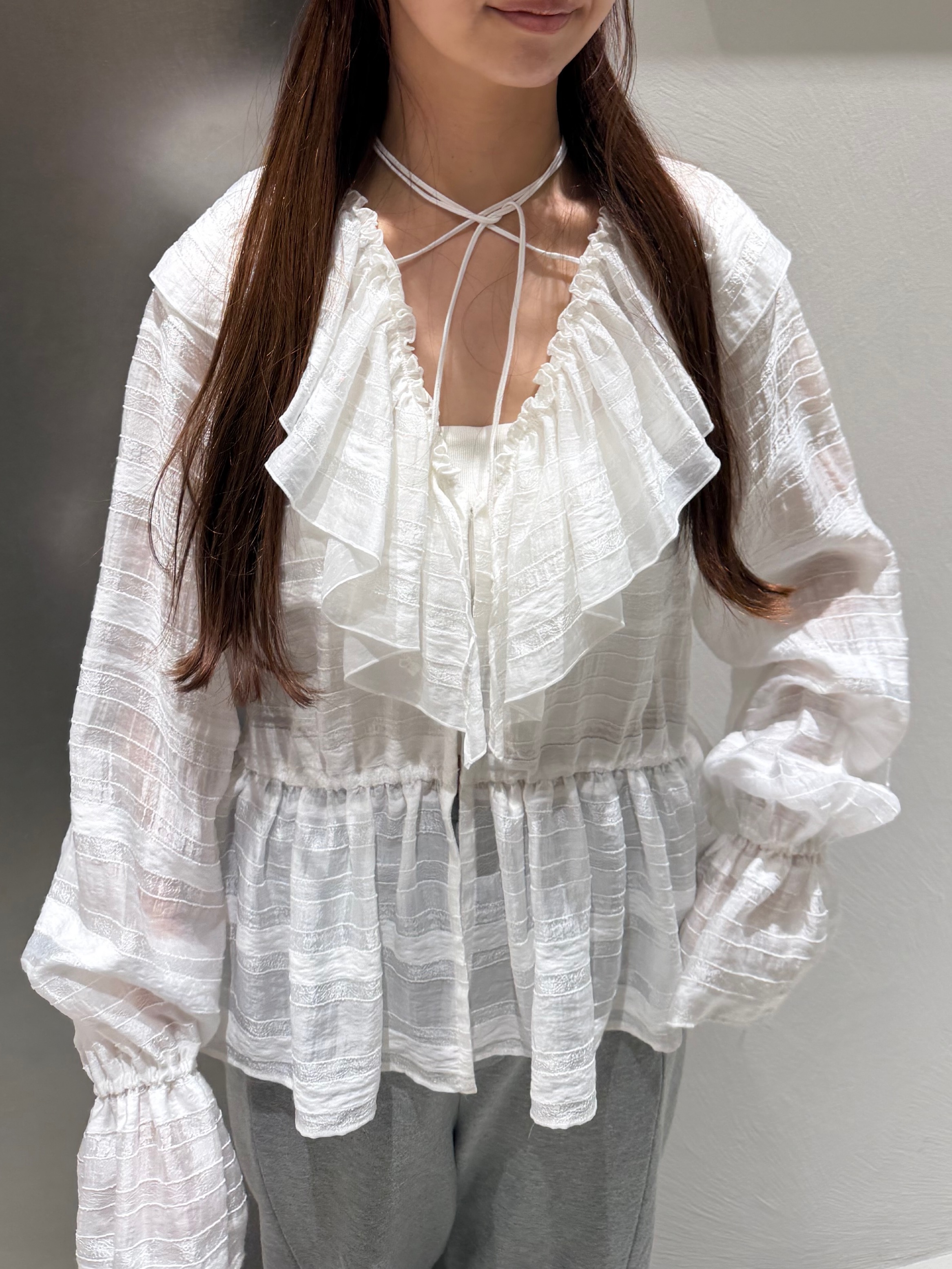 kanamiさんの「CODE A｜dream ruffle lace blouse」を使ったコーディネート