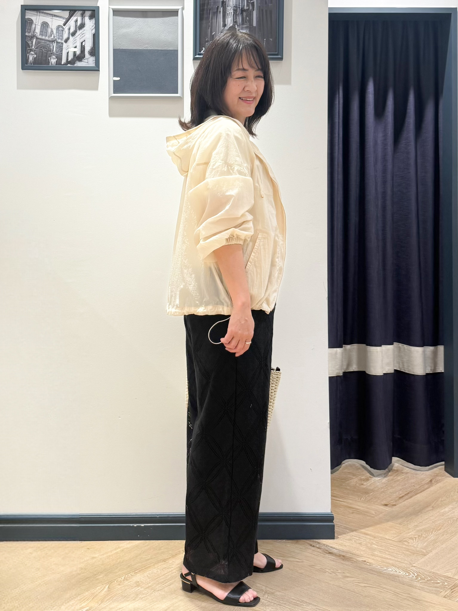 Lilyさんの「grove｜【洗濯機OK】朝晩の気温差に◎軽やかシアーナイロンフーディブルゾン」を使ったコーディネート