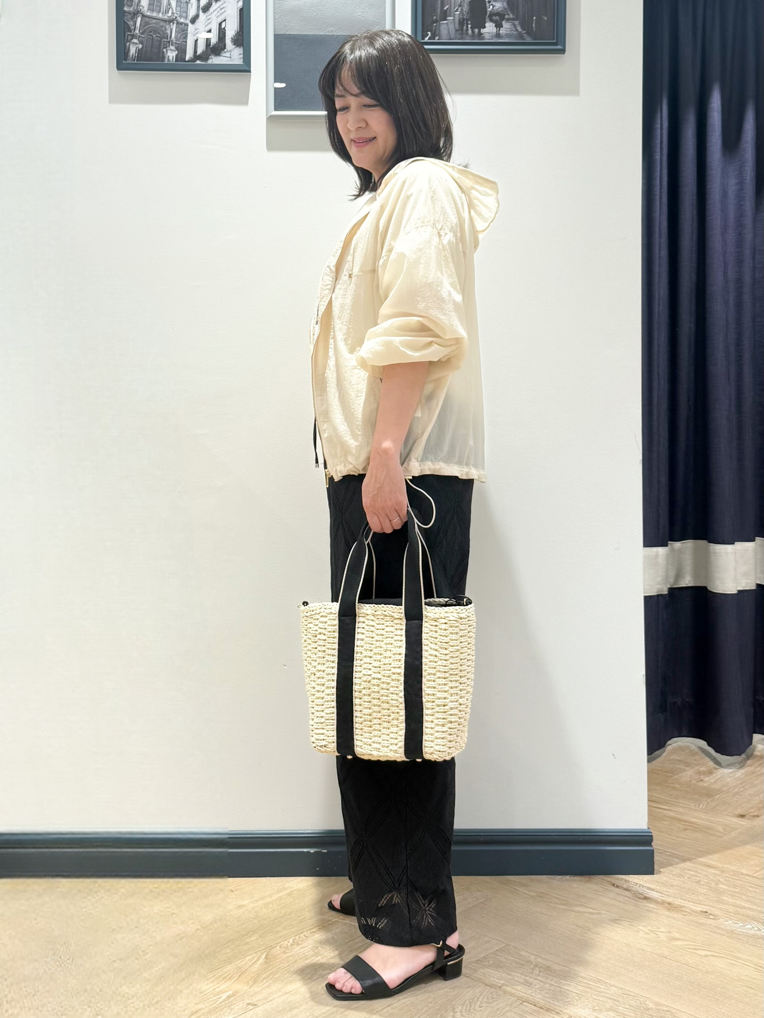 Lilyさんの「grove｜【洗濯機OK】朝晩の気温差に◎軽やかシアーナイロンフーディブルゾン」を使ったコーディネート