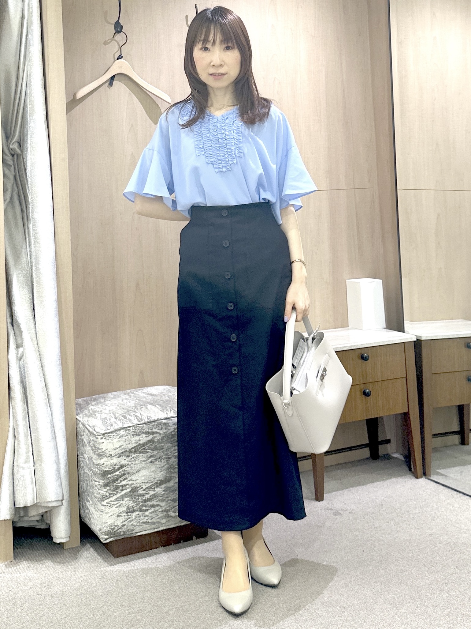 Miwaさんの「UNTITLED｜【接触冷感/通気性/洗える】Vネックフリルブラウス」を使ったコーディネート