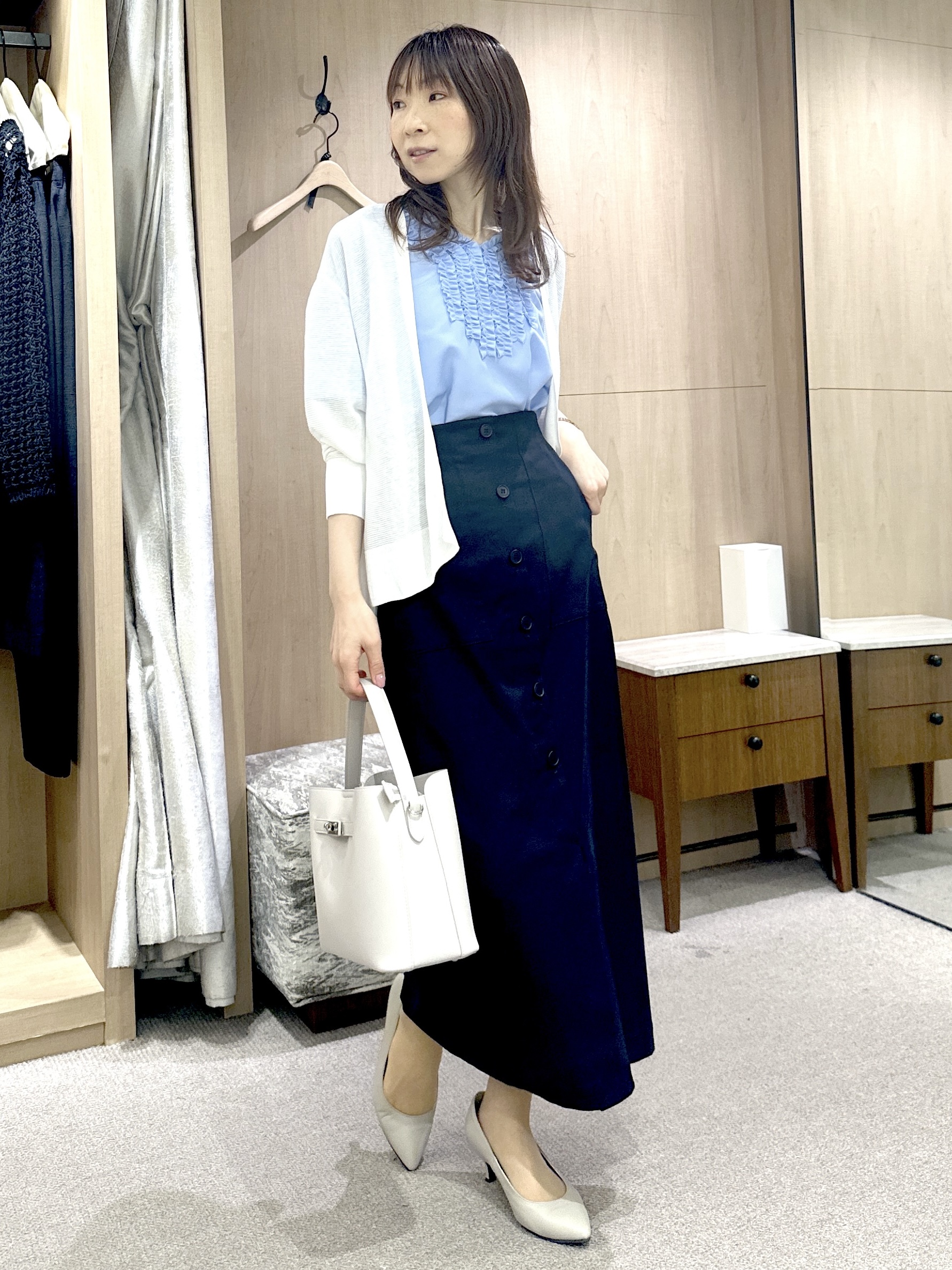 Miwaさんの「UNTITLED｜【接触冷感/通気性/洗える】Vネックフリルブラウス」を使ったコーディネート