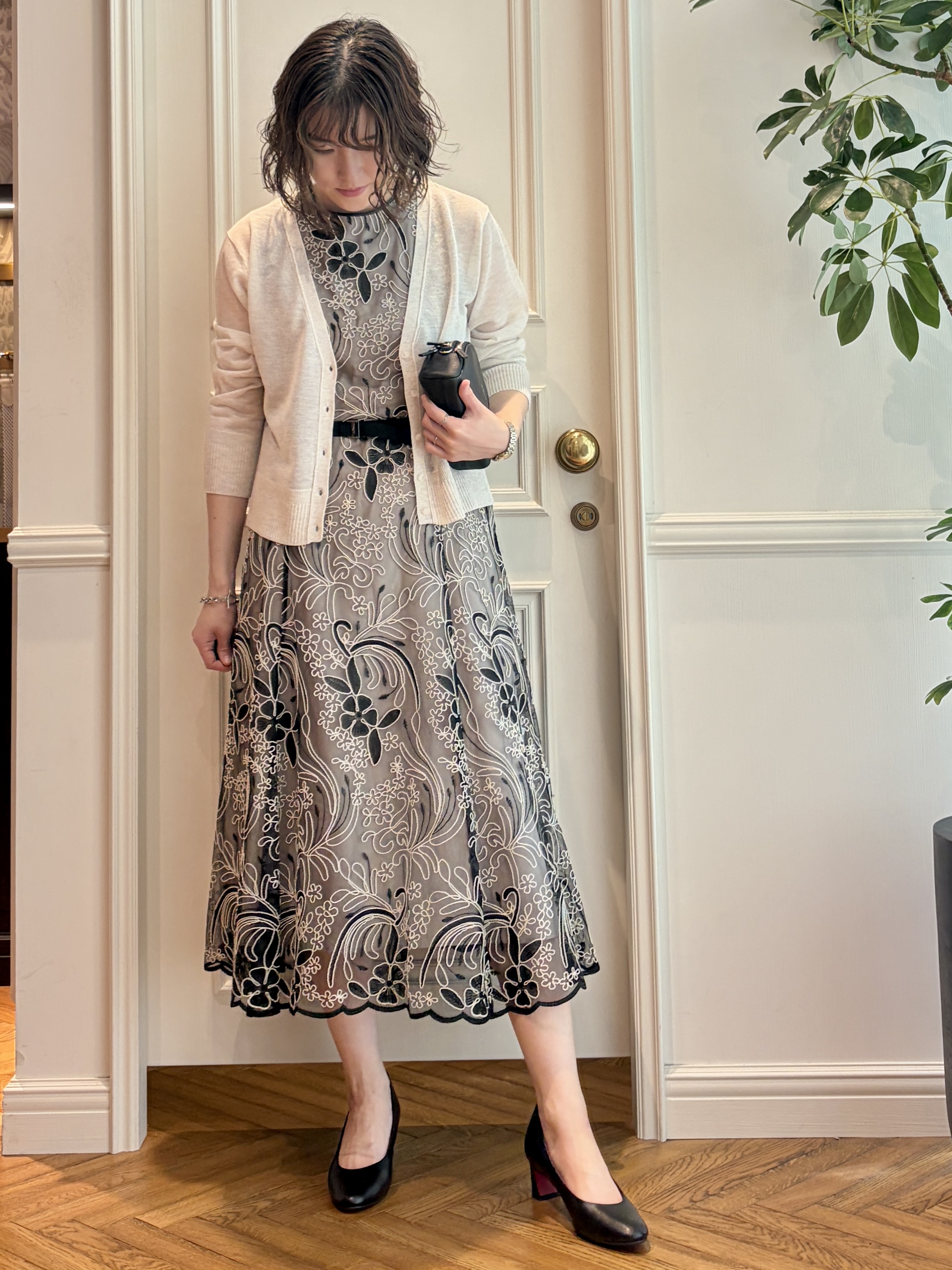 nakaoさんの「DRESSTERIOR｜【日除け/冷房対策】ウォッシャブルシアーカーディガン」を使ったコーディネート