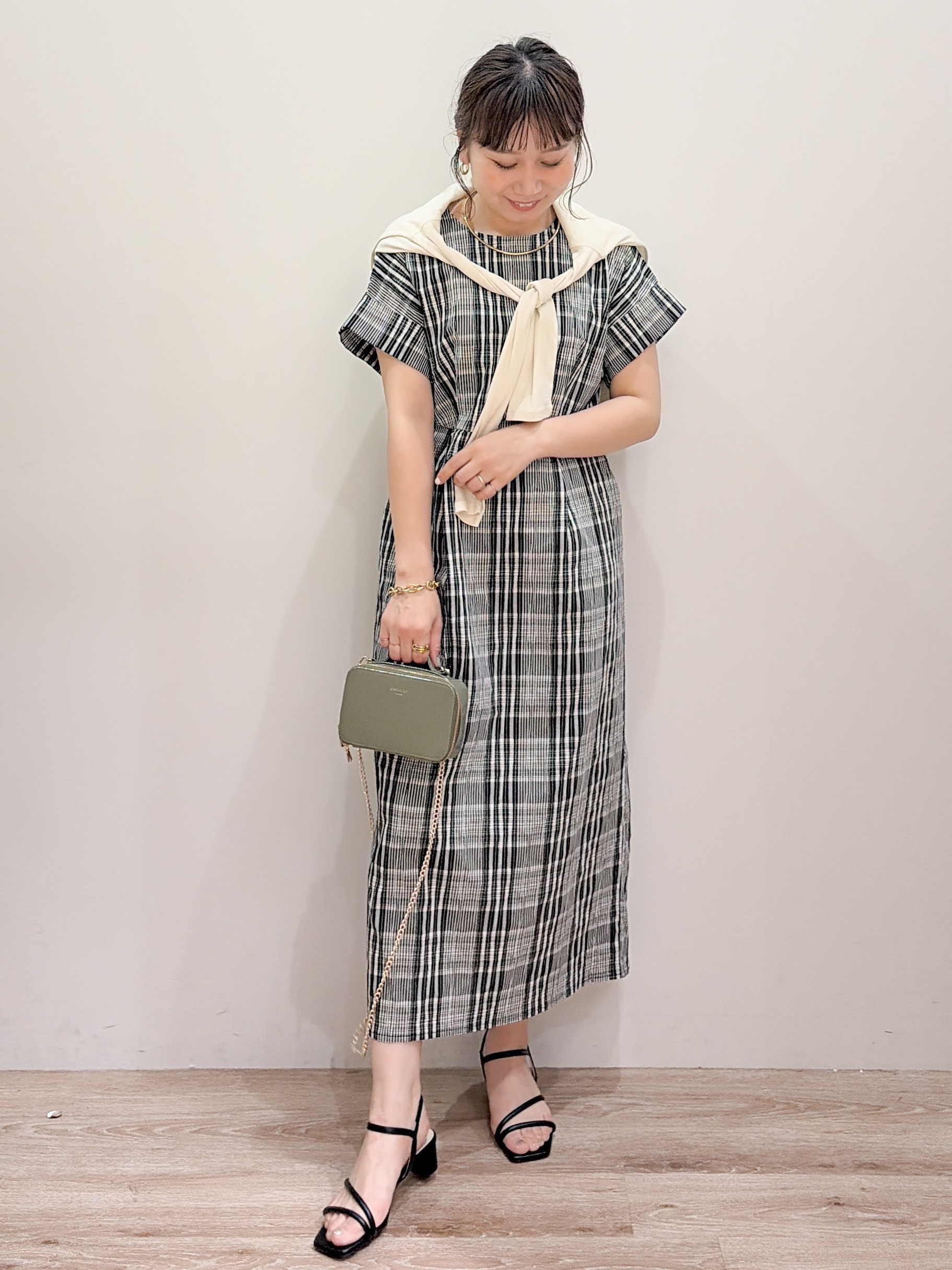 risayanさんの「OPAQUE.CLIP｜チェック柄Iラインシルエットワンピース【洗濯機OK】」を使ったコーディネート