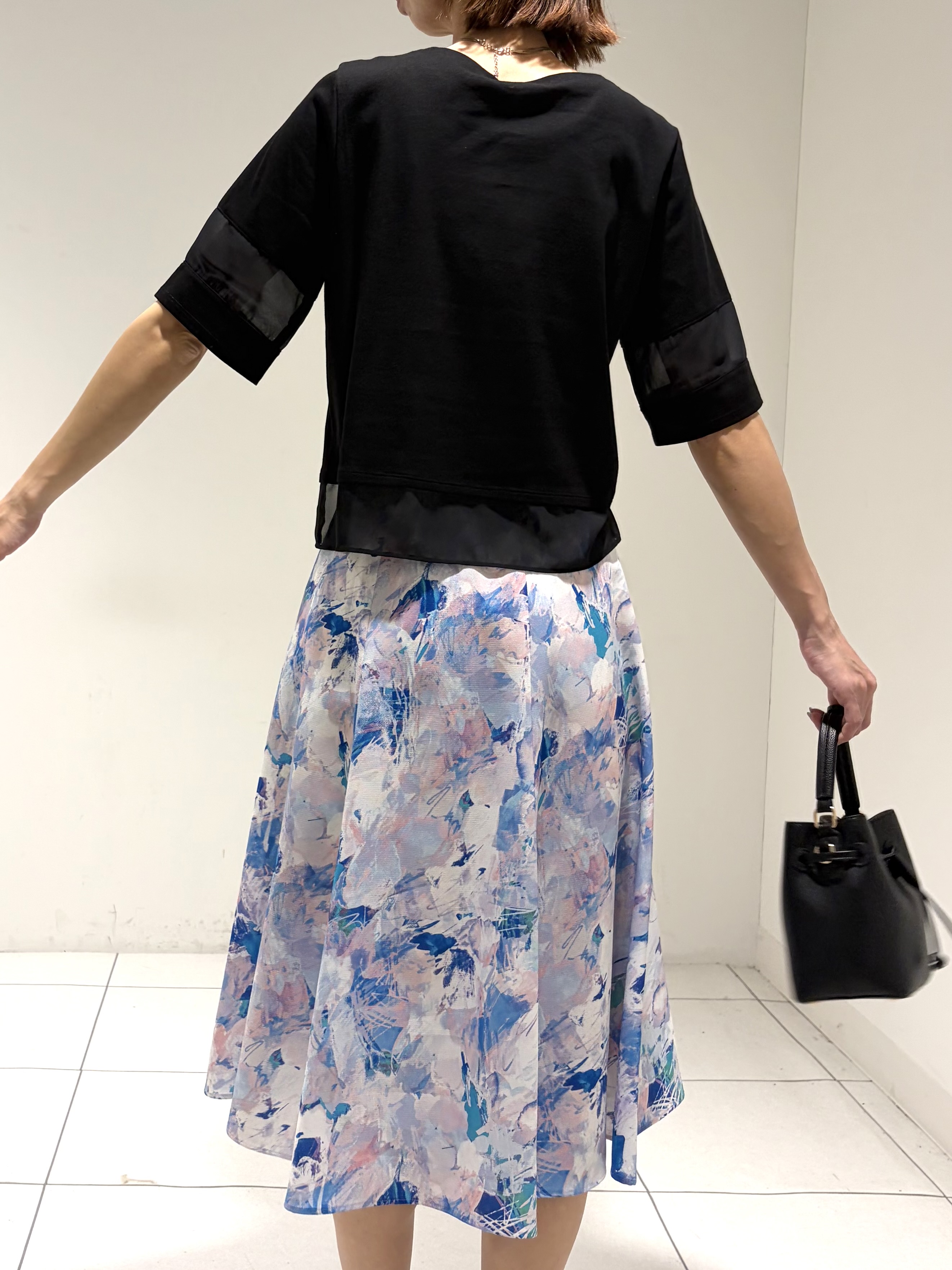 shioriさんの「INDIVI｜【手洗い可／日本製】異素材ドッキングのプルオーバー」を使ったコーディネート