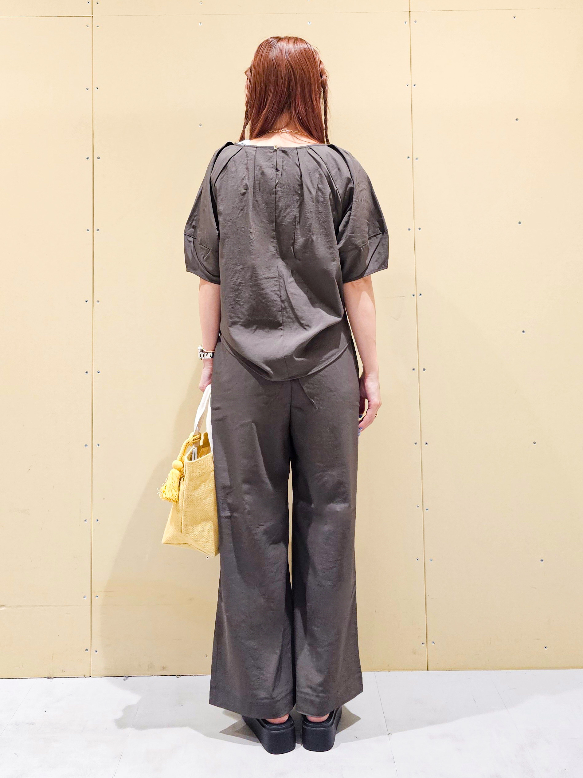ゆゆさんの「SHOO･LA･RUE｜【S-LL/洗濯機可/セットアップ可】軽凛(かろりん) ひんやりタックブラウス」を使ったコーディネート