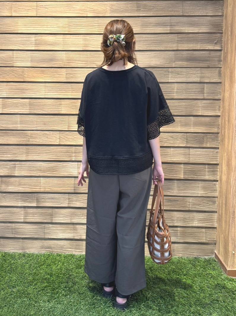 ジュンさんの「SHOO･LA･RUE｜【洗濯機可/ひんやり/体型カバー/S-LL】レース使いがポイント デザインTシャツ」を使ったコーディネート