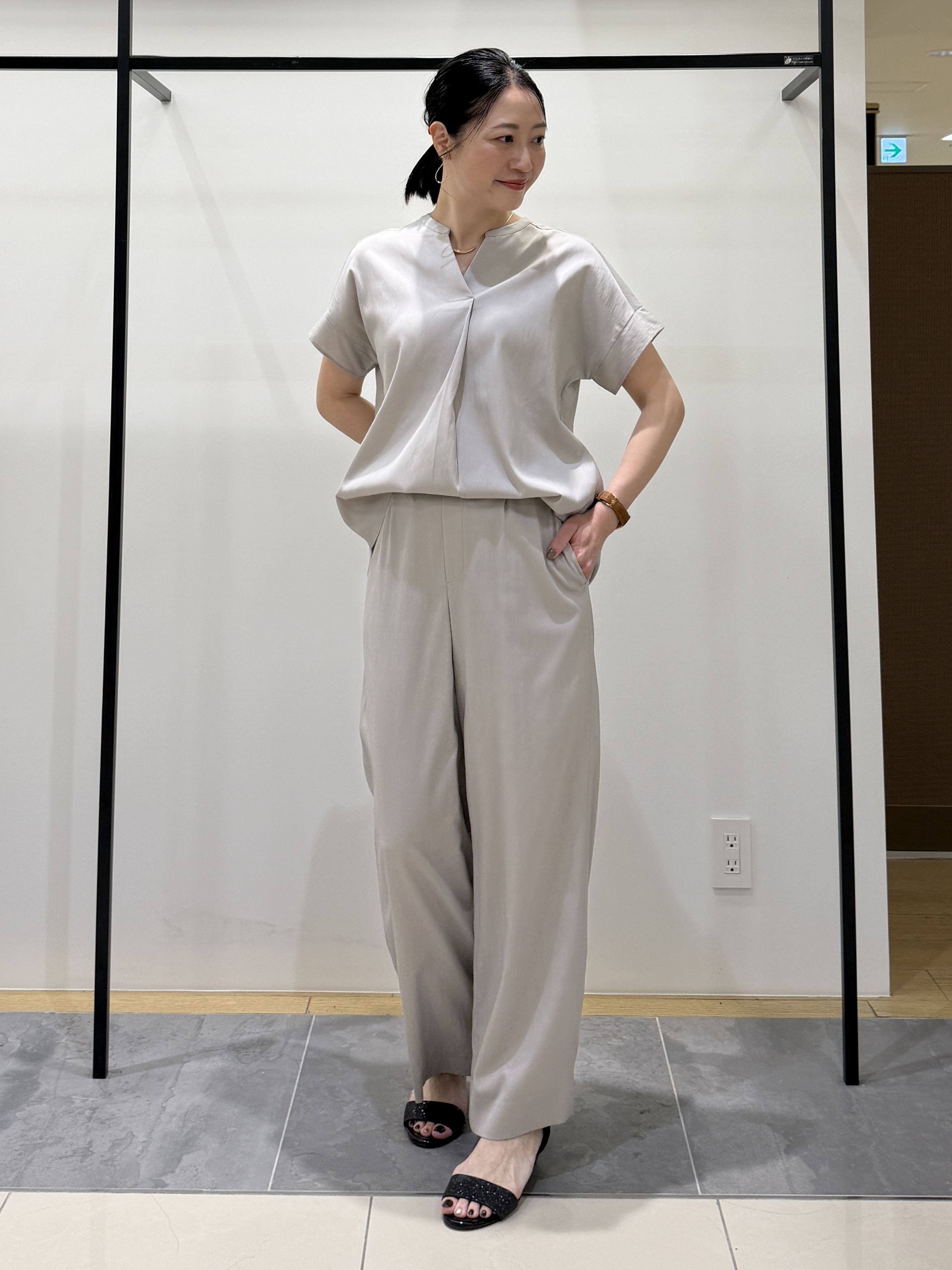 shihoさんの「INDIVI｜【洗える／SETUP可能】スキッパーブラウス」を使ったコーディネート