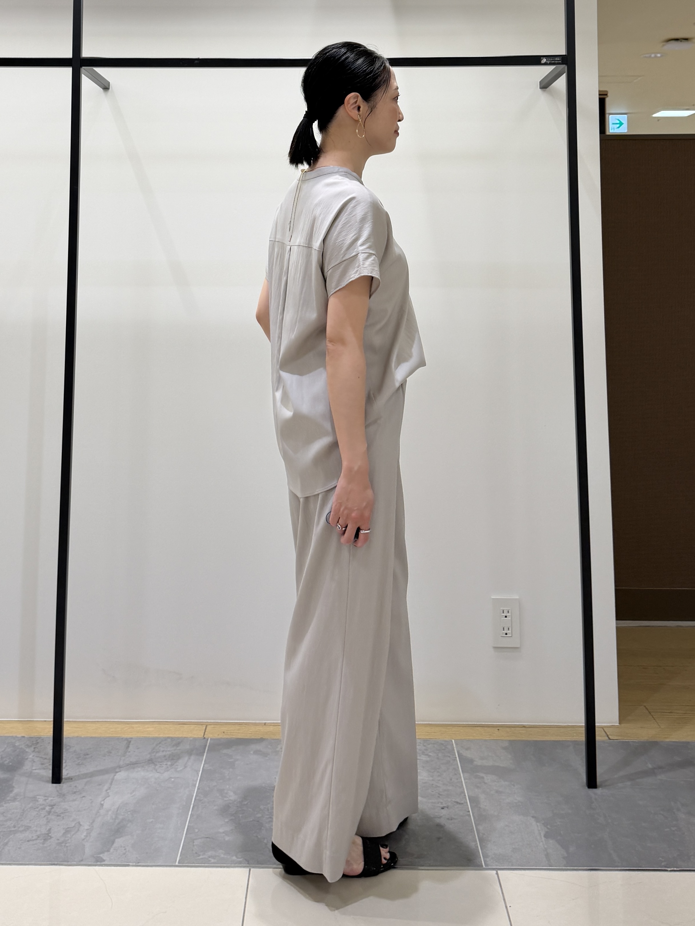 shihoさんの「INDIVI｜【洗える／SETUP可能】スキッパーブラウス」を使ったコーディネート