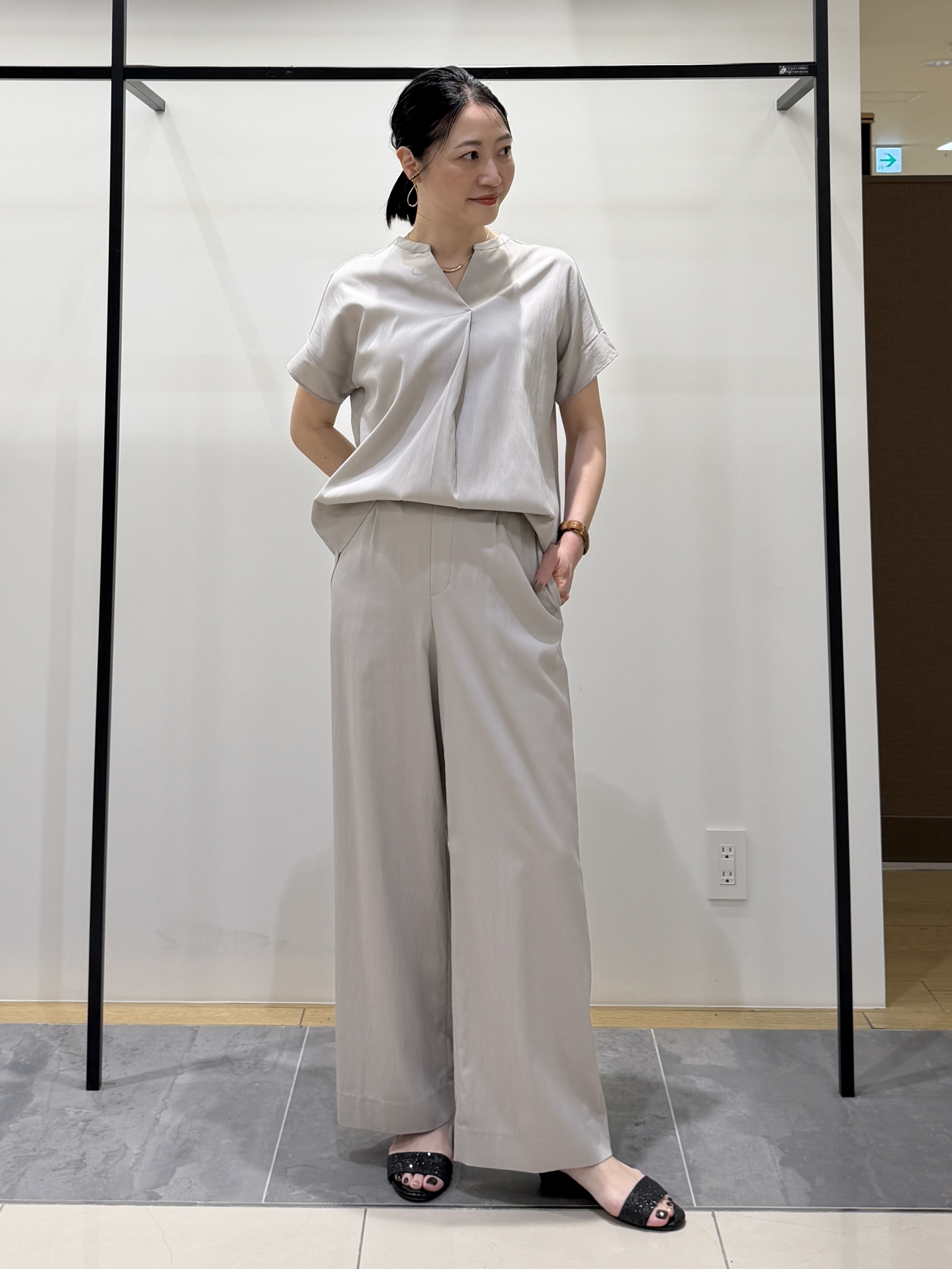 shihoさんの「INDIVI｜【洗える／SETUP可能】スキッパーブラウス」を使ったコーディネート