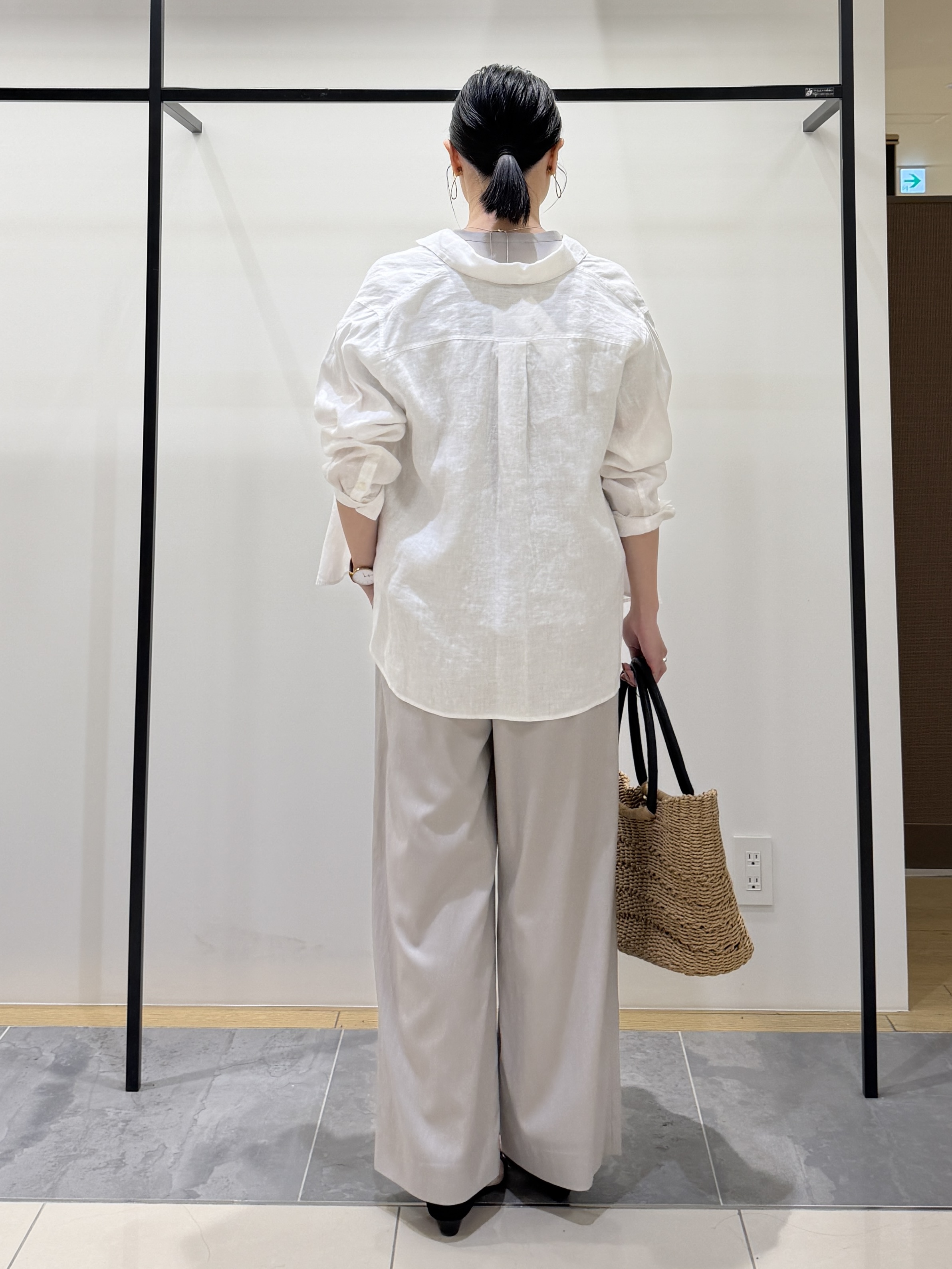 shihoさんの「INDIVI｜【接触冷感／2WAY】カシュクールリネンシャツ」を使ったコーディネート