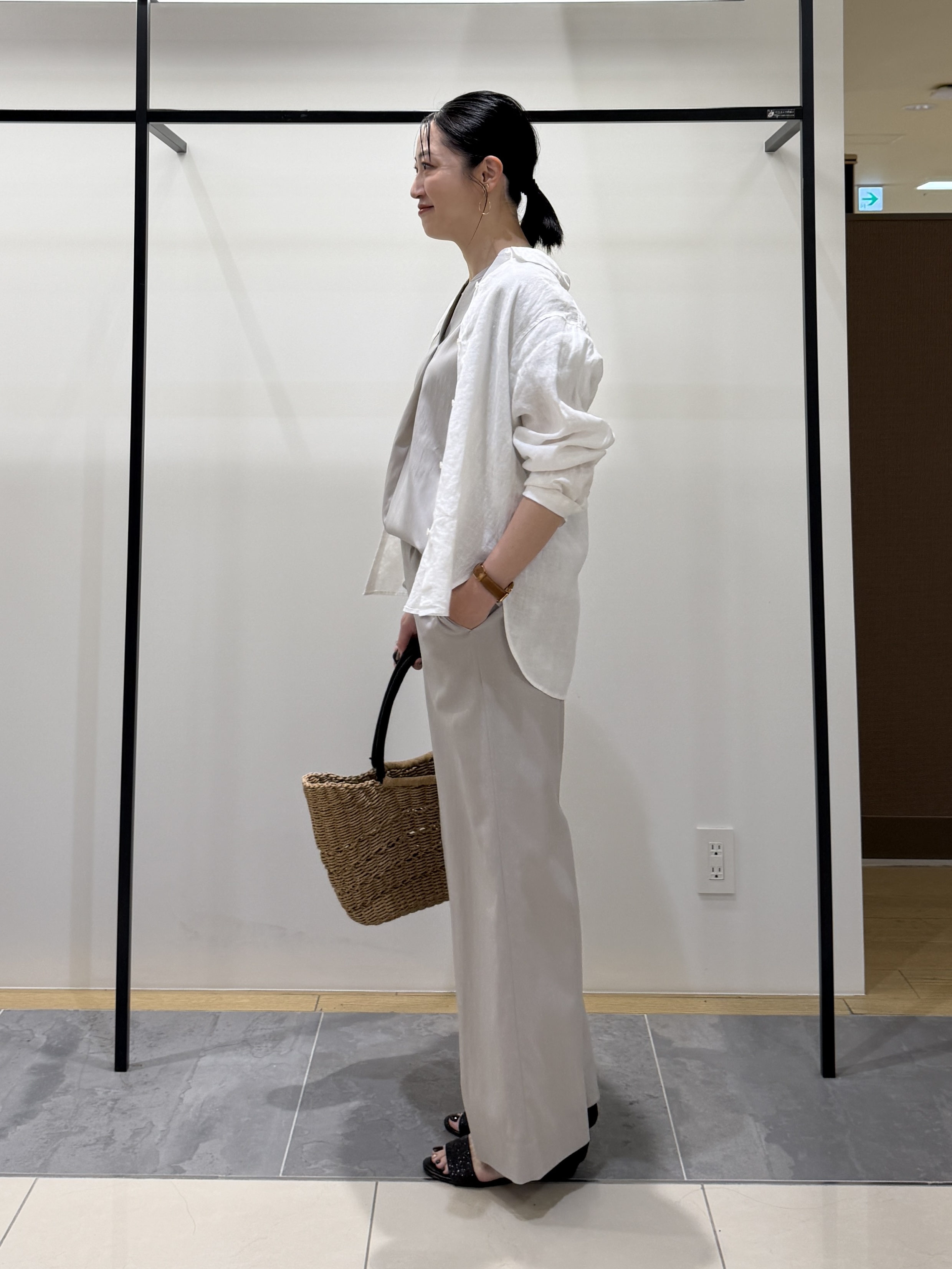 shihoさんの「INDIVI｜【接触冷感／2WAY】カシュクールリネンシャツ」を使ったコーディネート