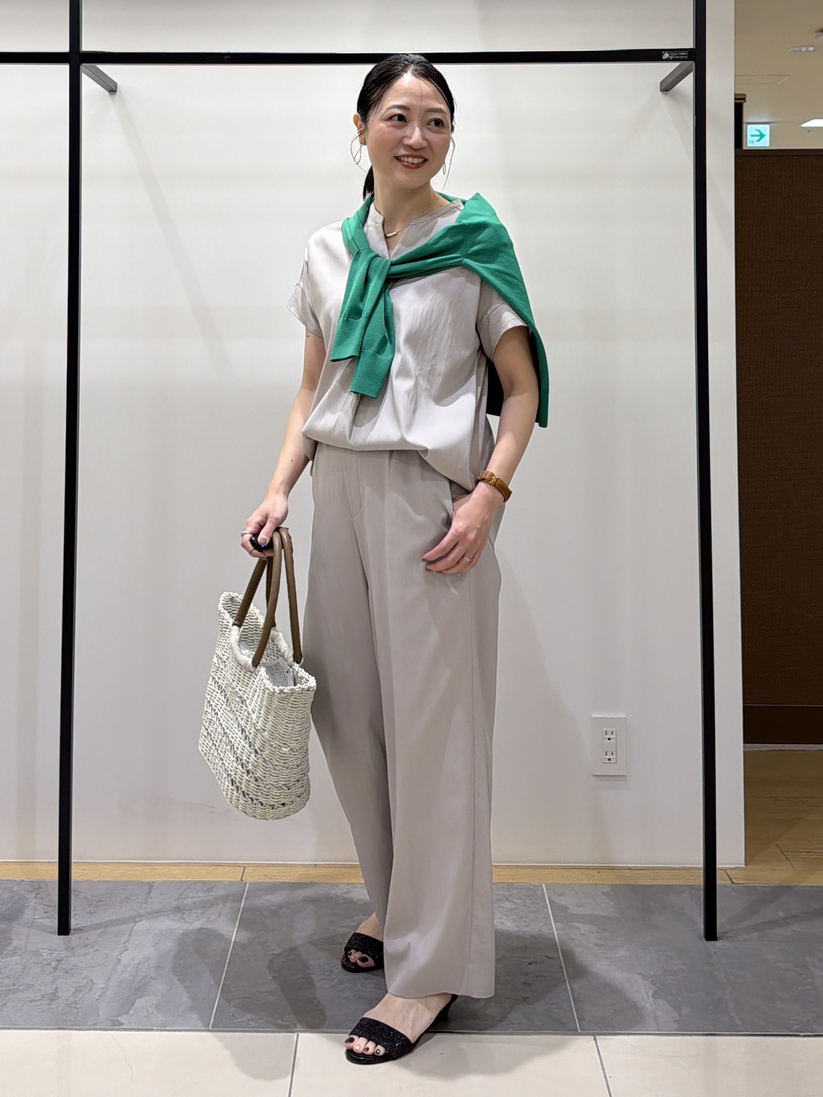 shihoさんの「INDIVI｜【洗える／SETUP可能】スキッパーブラウス」を使ったコーディネート