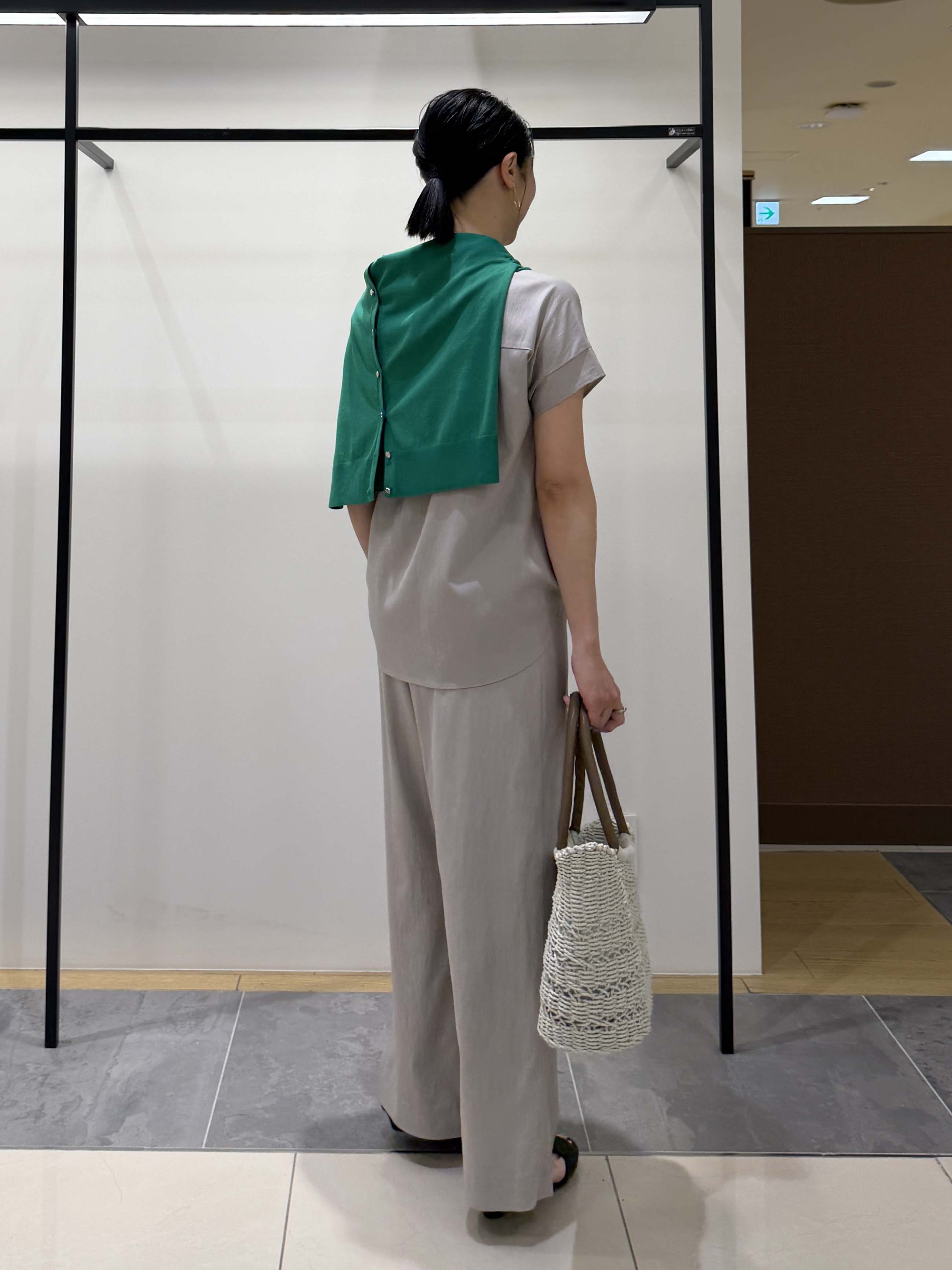 shihoさんの「INDIVI｜【洗える／SETUP可能】スキッパーブラウス」を使ったコーディネート