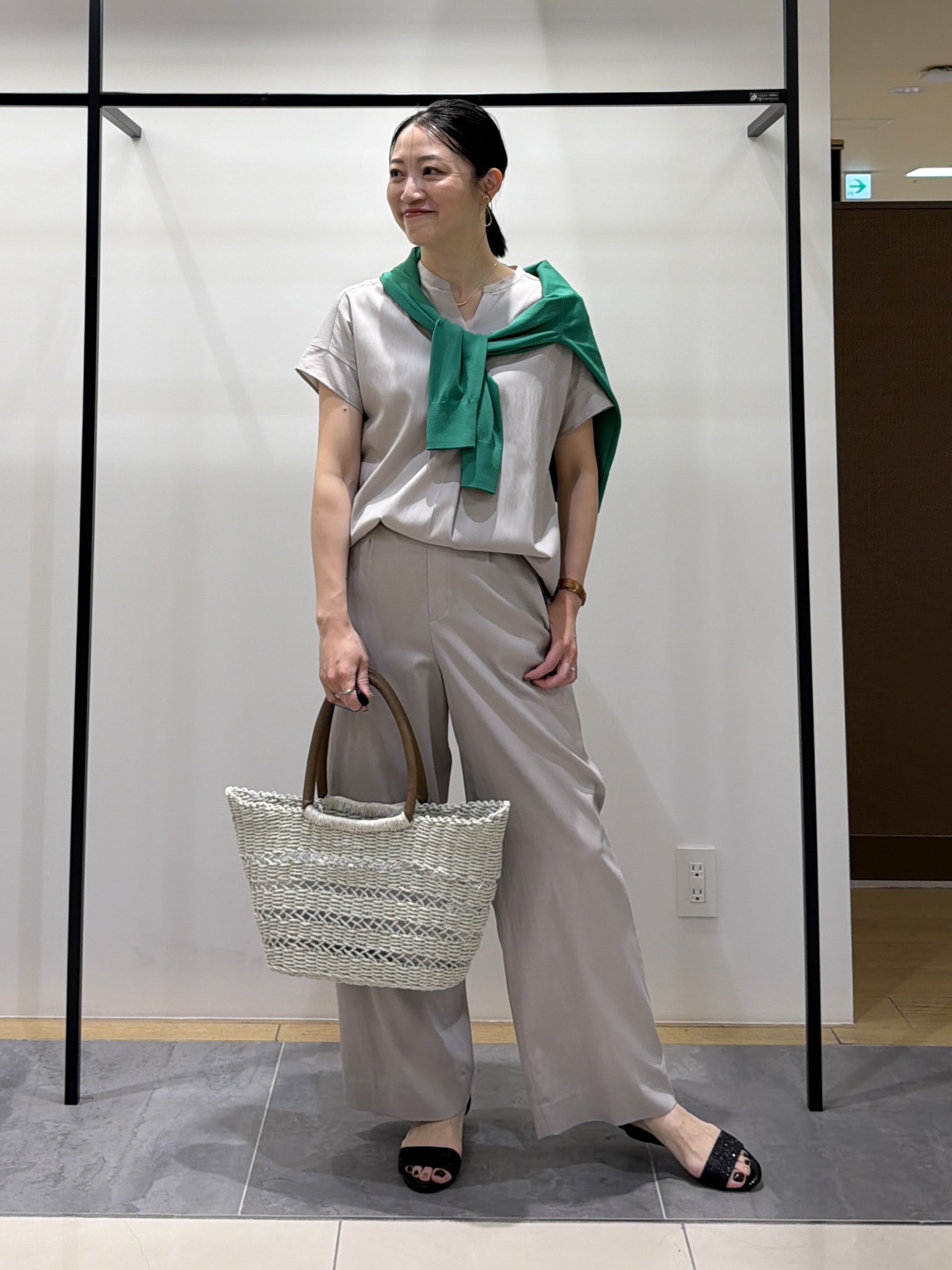 shihoさんの「INDIVI｜【洗える／SETUP可能】スキッパーブラウス」を使ったコーディネート