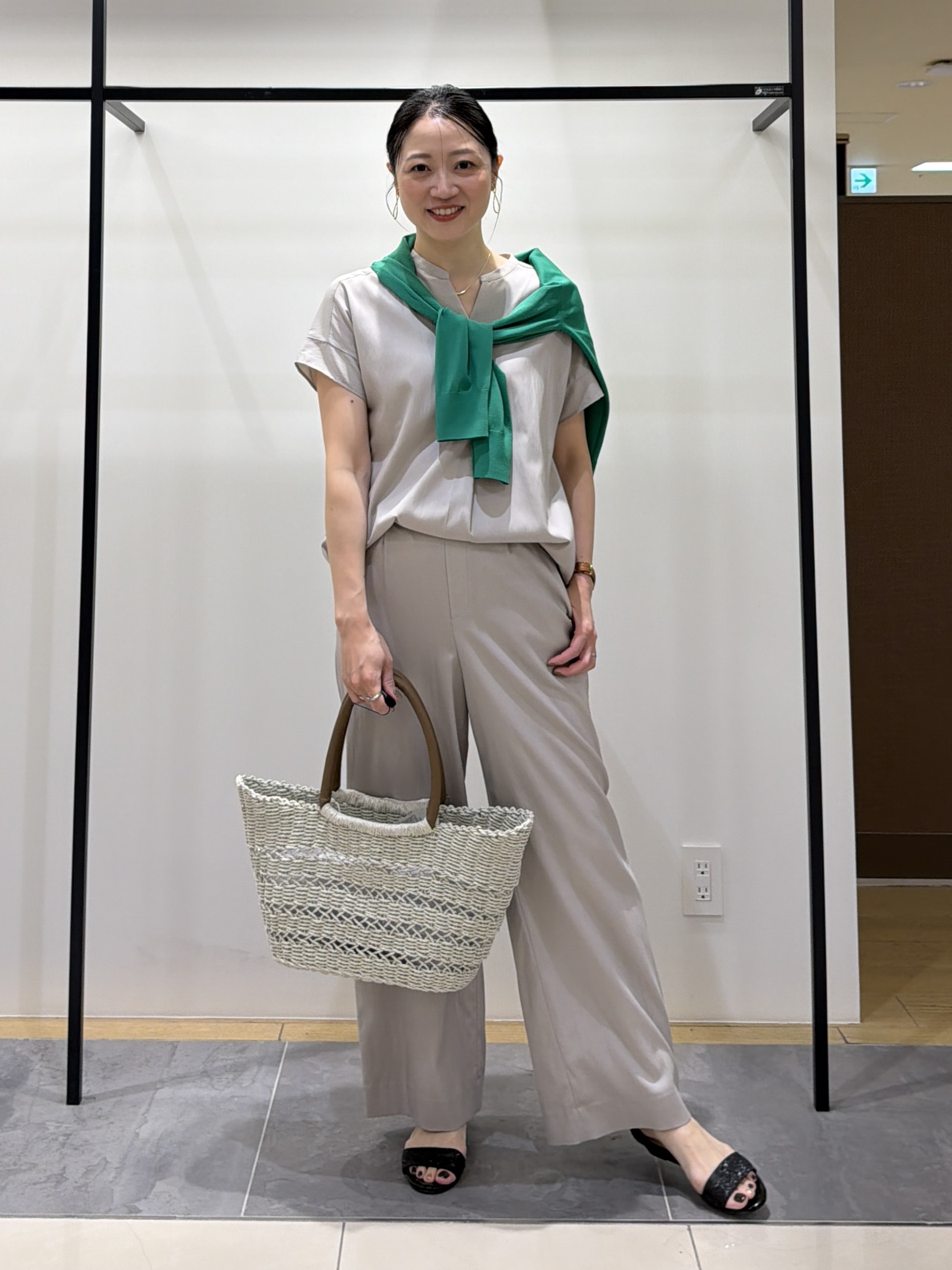 shihoさんの「INDIVI｜【洗える／SETUP可能】スキッパーブラウス」を使ったコーディネート