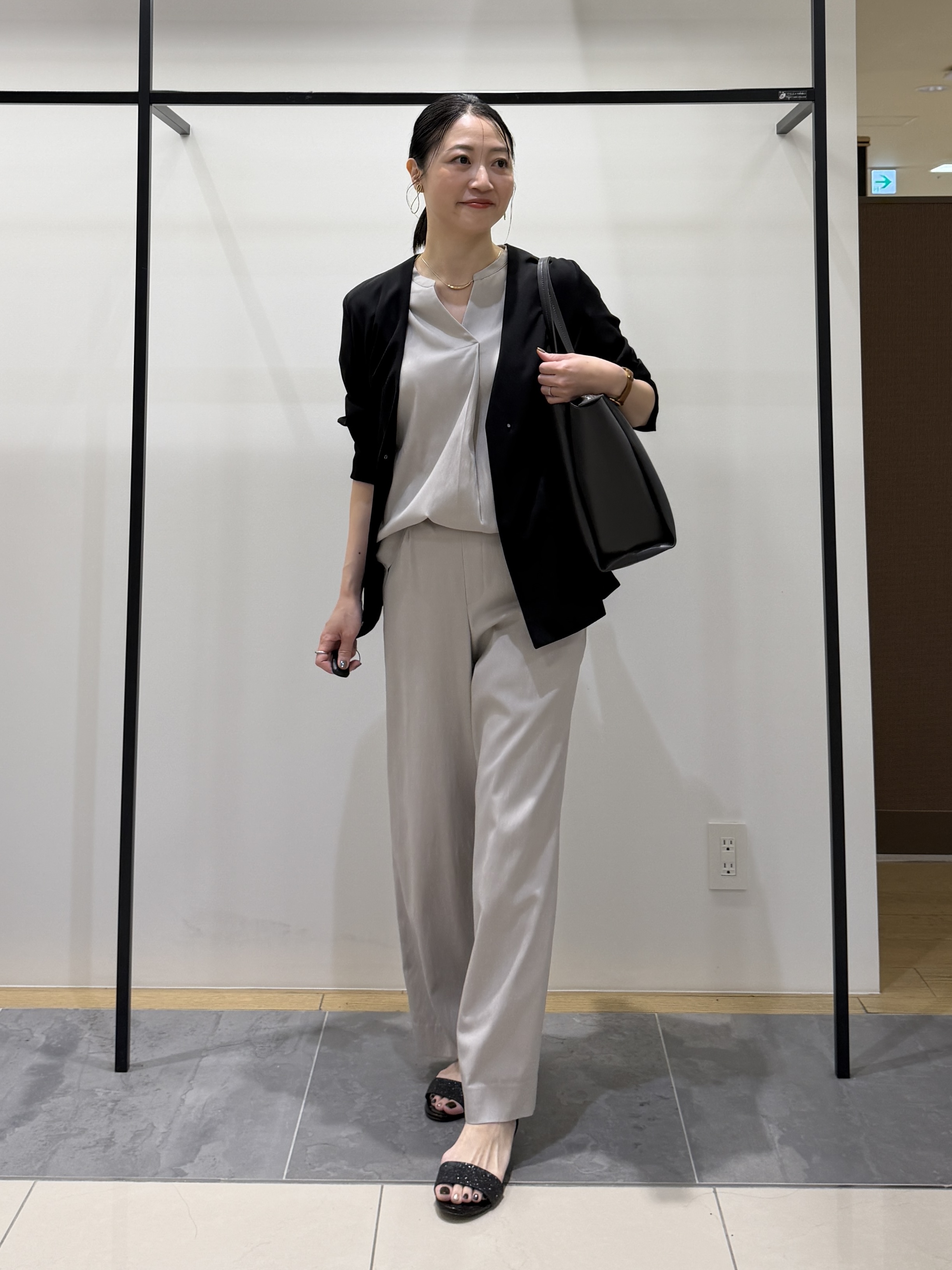 shihoさんの「INDIVI｜【さらに軽く軽快！／着る日傘】ノーカラージャケット」を使ったコーディネート