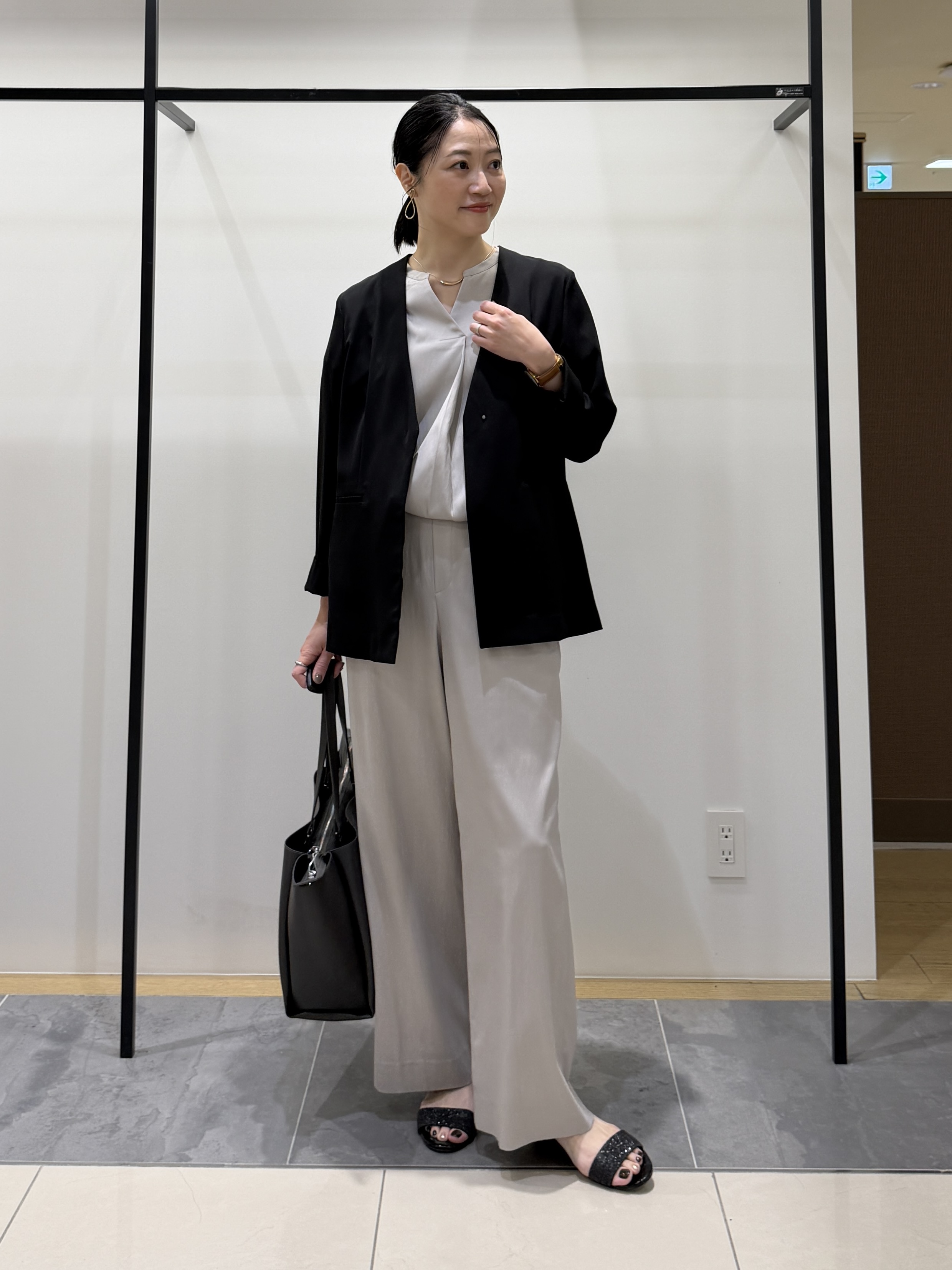shihoさんの「INDIVI｜【さらに軽く軽快！／着る日傘】ノーカラージャケット」を使ったコーディネート