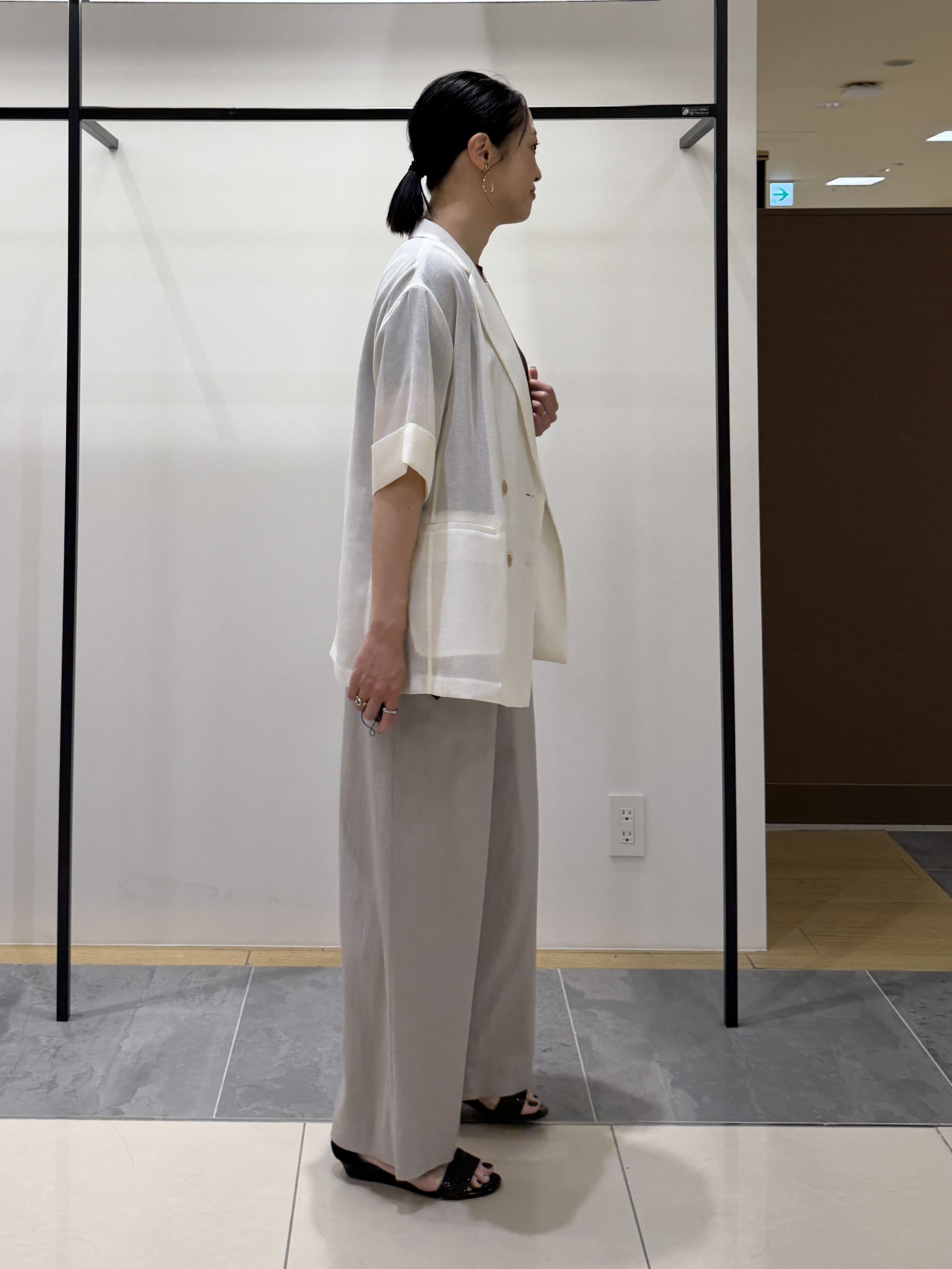 shihoさんの「INDIVI｜【洗える／メッシュ素材／SETUP可能】半袖シアージャケット」を使ったコーディネート