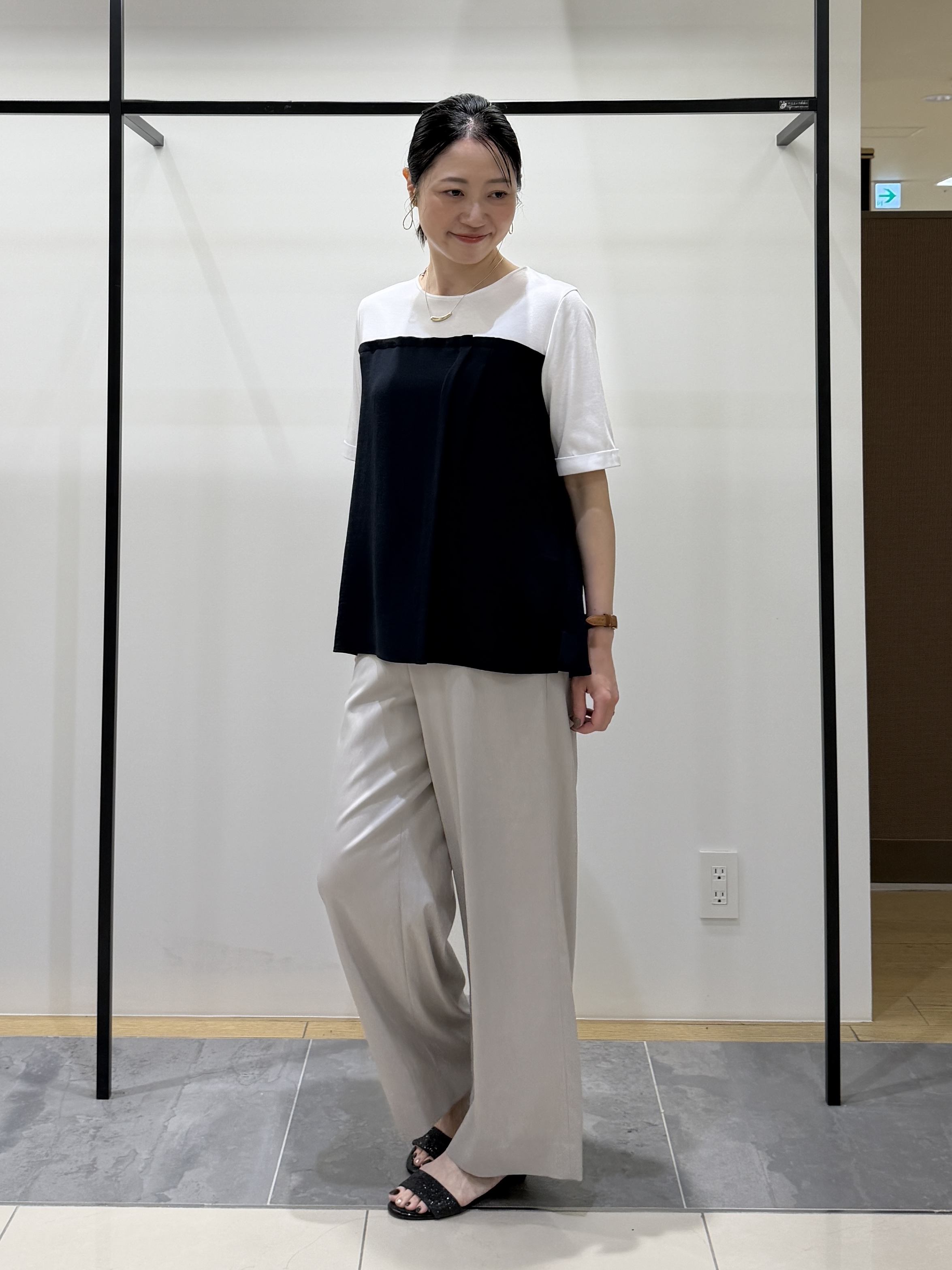 shihoさんの「INDIVI｜【着る日傘／SETUP可能】ビスチェレイヤード風トップス」を使ったコーディネート