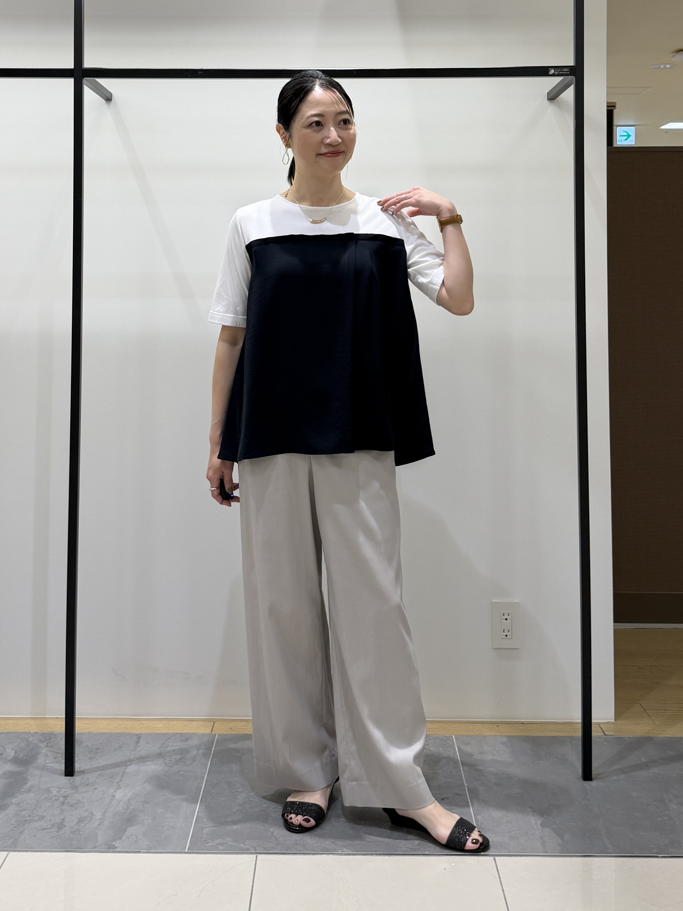 shihoさんの「INDIVI｜【着る日傘／SETUP可能】ビスチェレイヤード風トップス」を使ったコーディネート