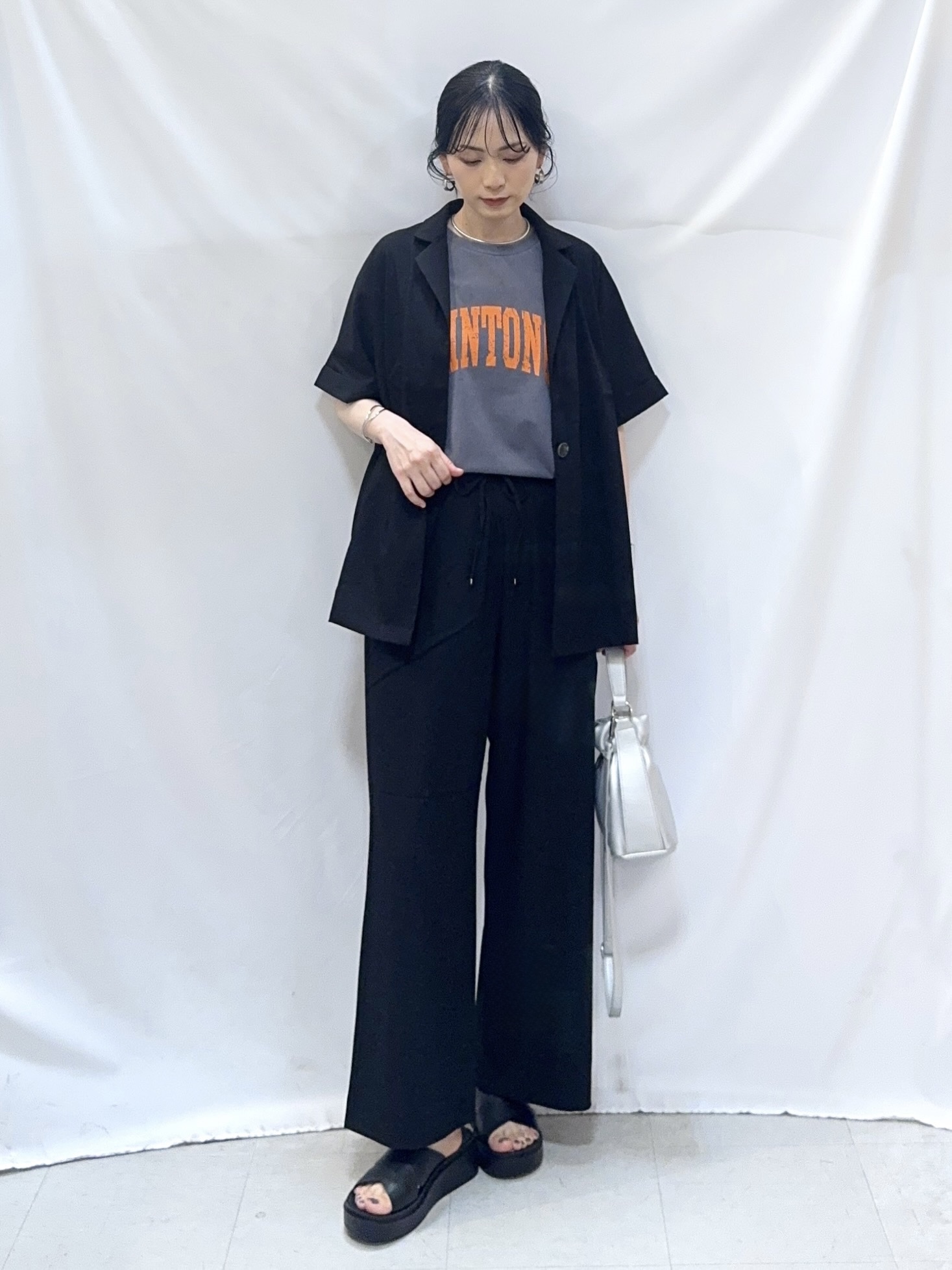 𝐇𝐢𝐫𝐨𝐦𝐢さんの「SHOO･LA･RUE｜【高レビュー/洗濯機可/セットアップ可】軽凛(かろりん) ひんやり半袖ジャケット」を使ったコーディネート