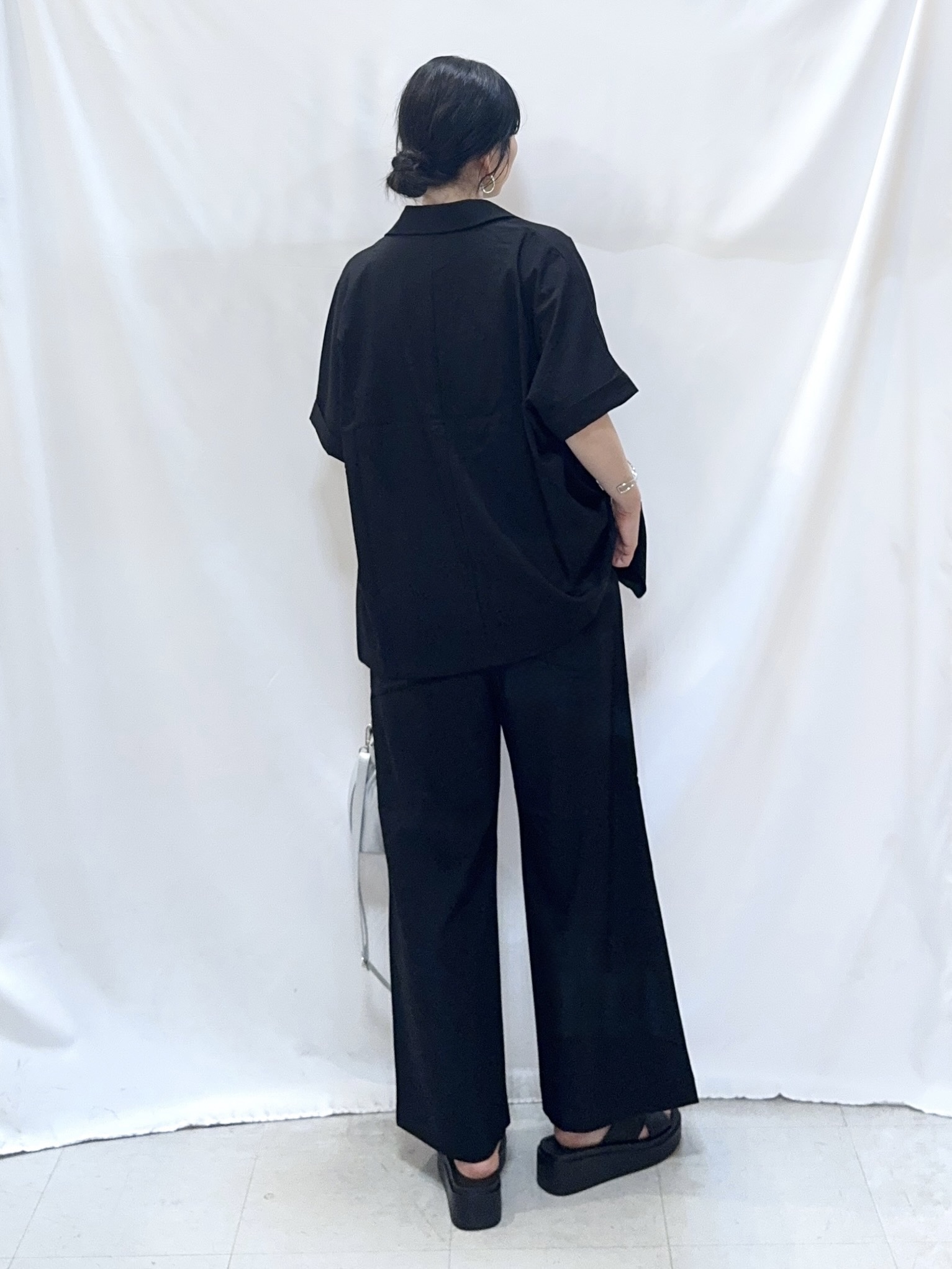 𝐇𝐢𝐫𝐨𝐦𝐢さんの「SHOO･LA･RUE｜【高レビュー/洗濯機可/セットアップ可】軽凛(かろりん) ひんやり半袖ジャケット」を使ったコーディネート