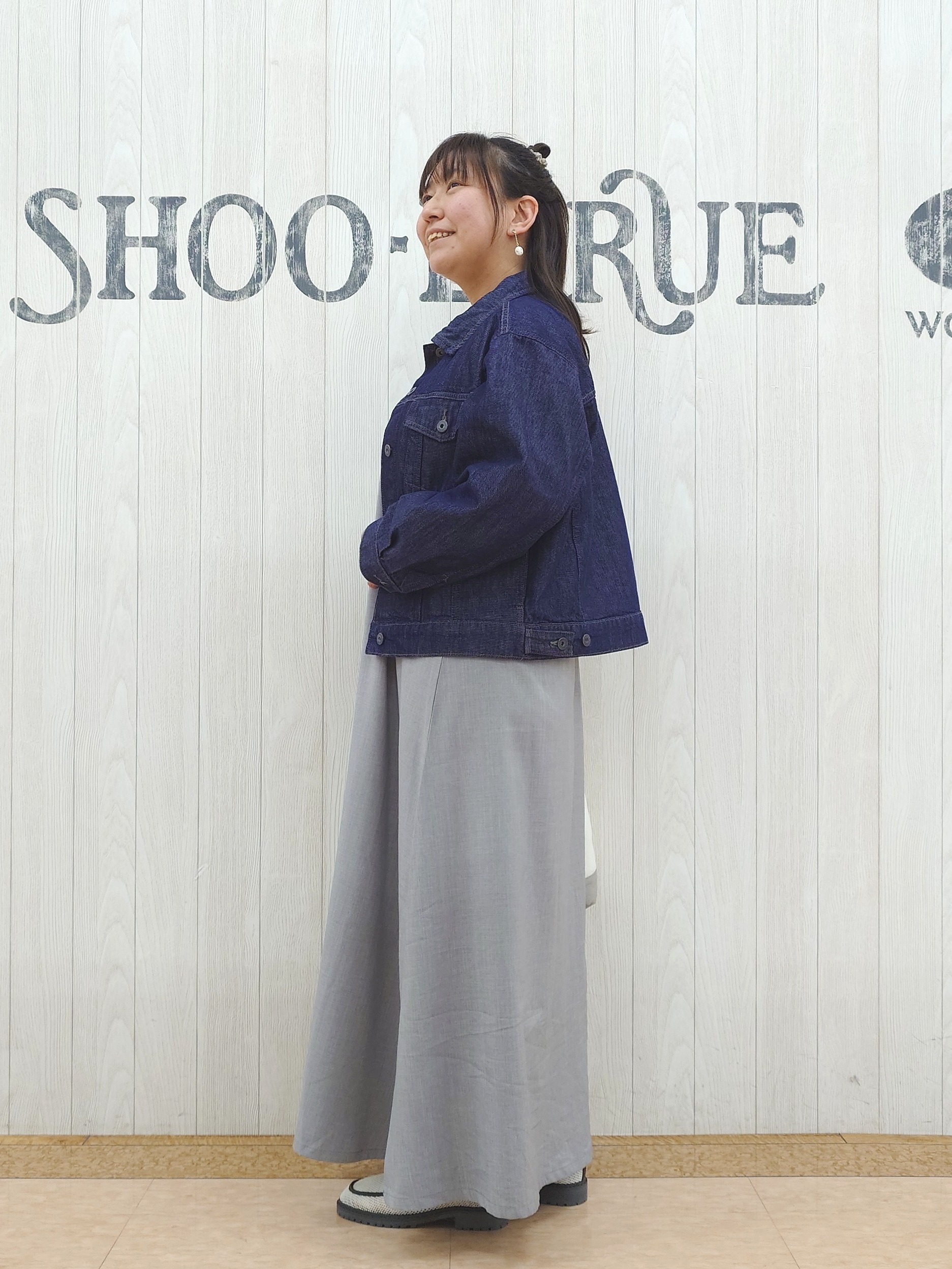 とろろさんの「SHOO･LA･RUE｜【SHOO・LA・RUE DENIM】羽織るだけでこなれる　オーバーサイズデニムジャケット」を使ったコーディネート