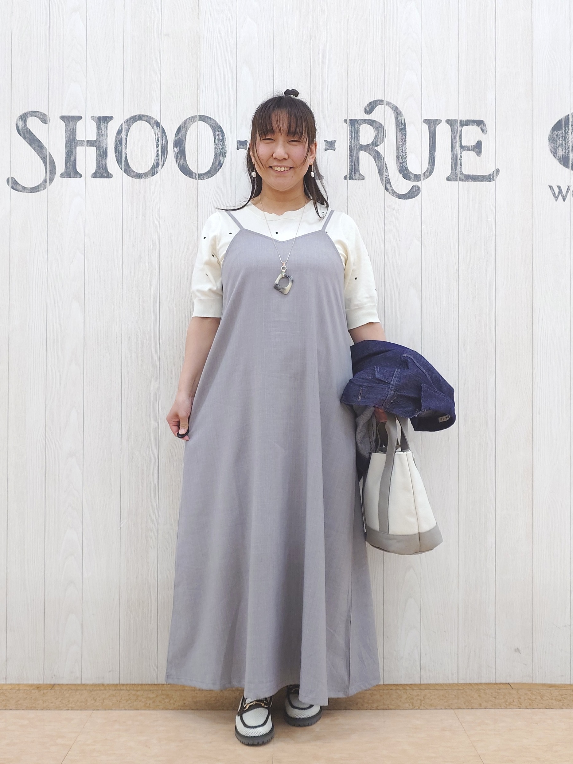 とろろさんの「SHOO･LA･RUE｜【SHOO・LA・RUE DENIM】羽織るだけでこなれる　オーバーサイズデニムジャケット」を使ったコーディネート