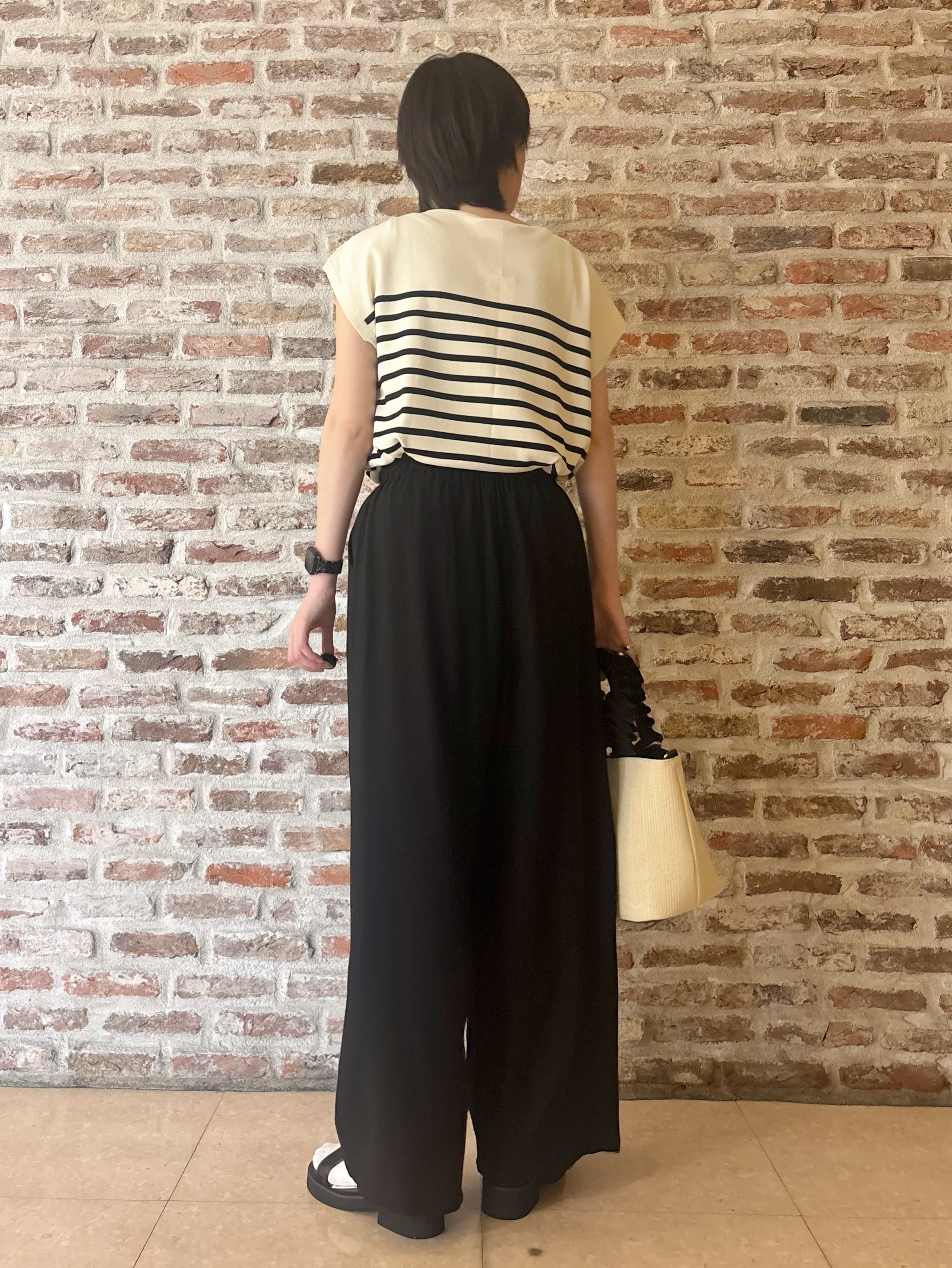 しばさんの「THE SHOP TK｜ポジティブカラーが映える　バイオウォッシュバックギャザーシャツ」を使ったコーディネート