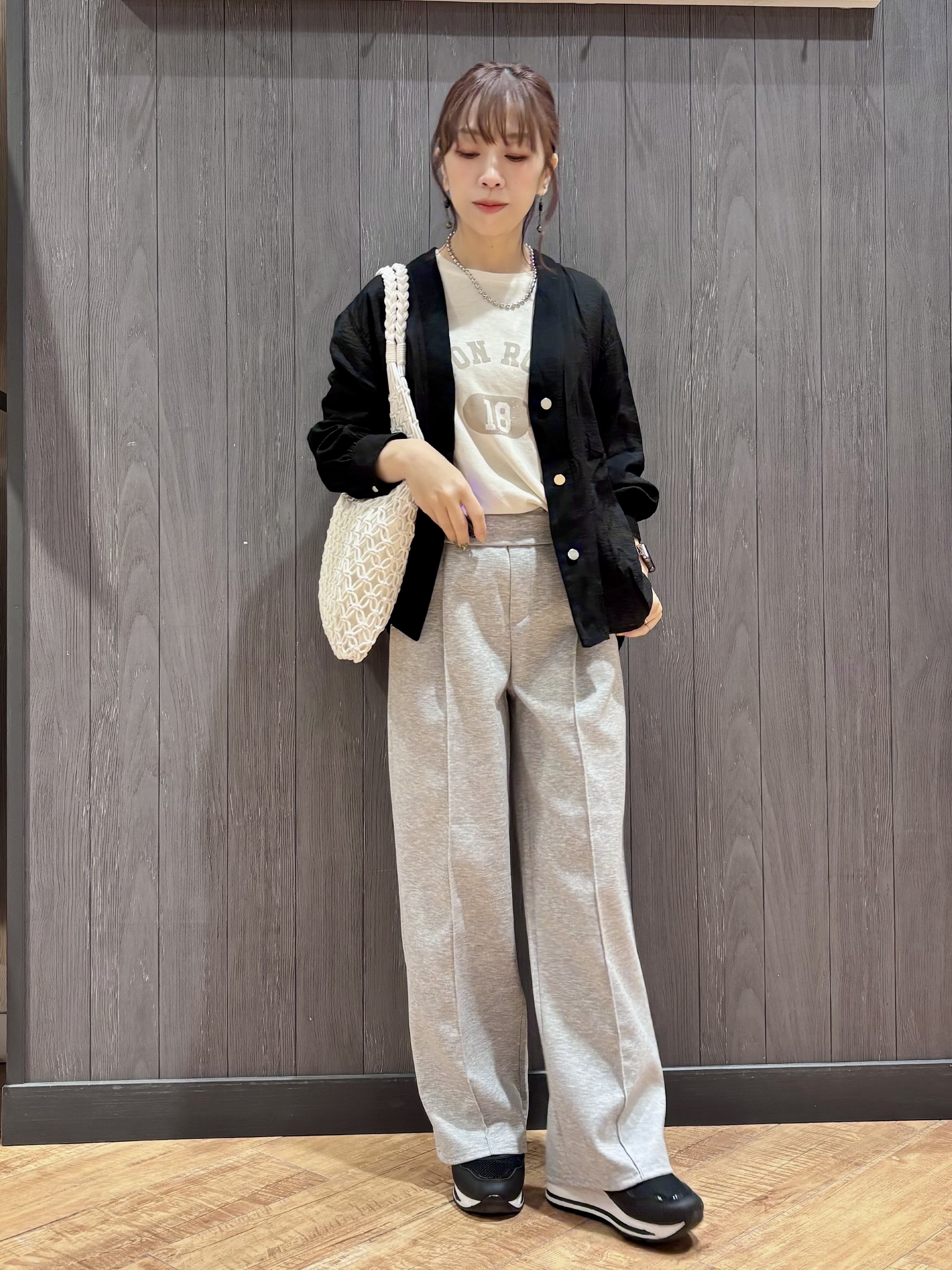 meiさんの「SHOO･LA･RUE｜【S-LL/体型カバー/Aライン】身体のラインを拾いにくい シアーシャツカーディガン」を使ったコーディネート