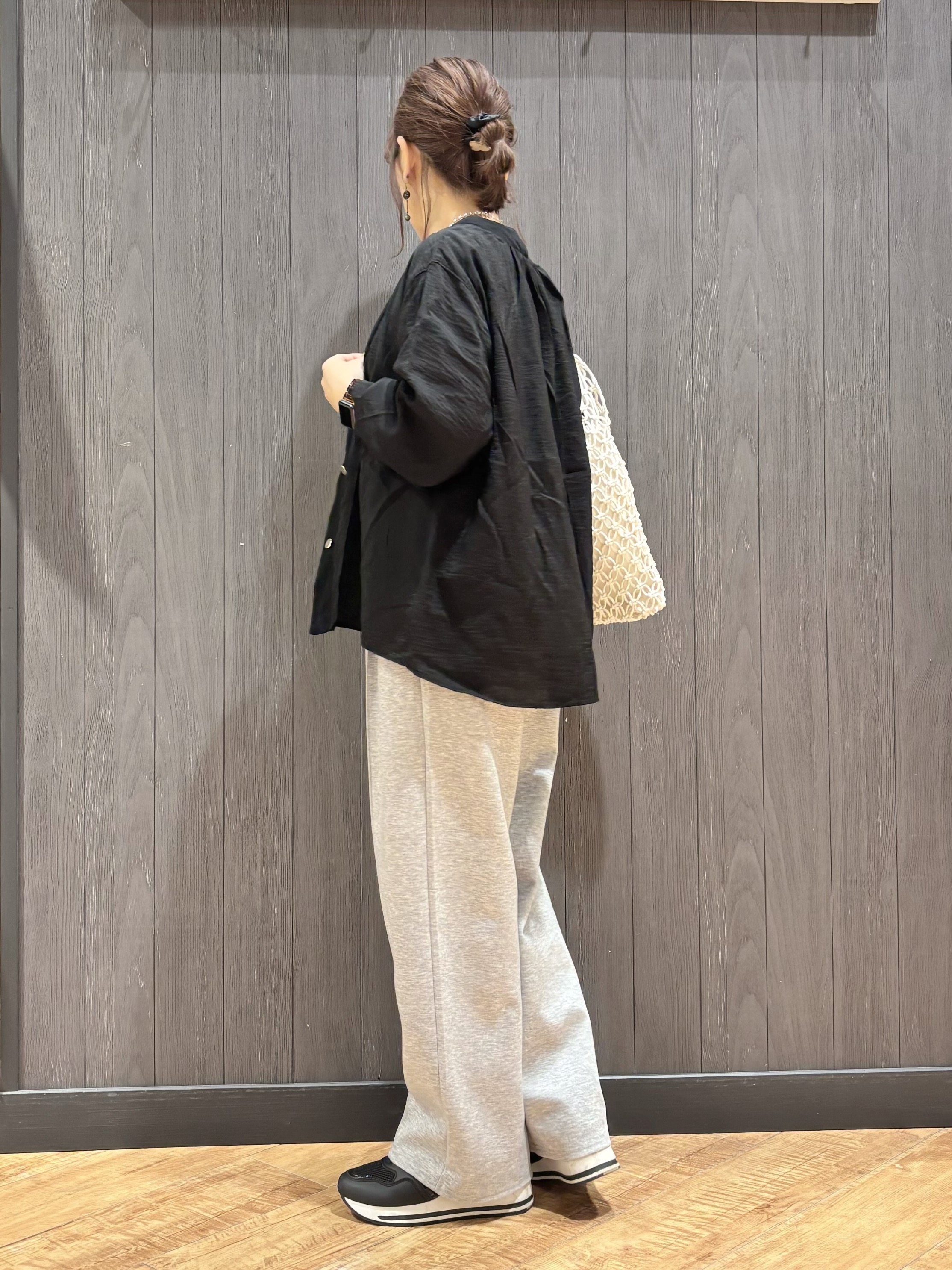 meiさんの「SHOO･LA･RUE｜【S-LL/体型カバー/Aライン】身体のラインを拾いにくい シアーシャツカーディガン」を使ったコーディネート