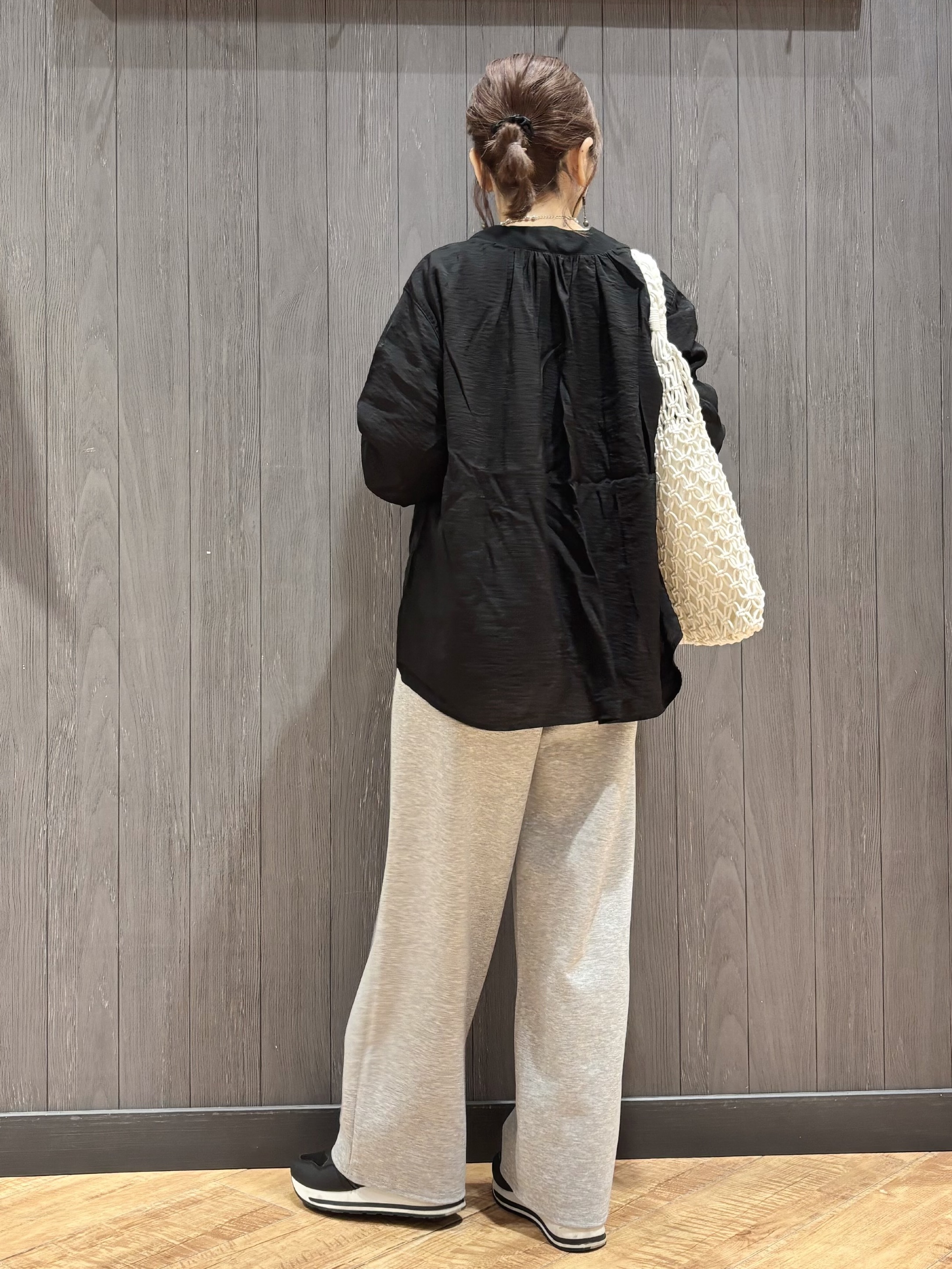 meiさんの「SHOO･LA･RUE｜【S-LL/体型カバー/Aライン】身体のラインを拾いにくい シアーシャツカーディガン」を使ったコーディネート