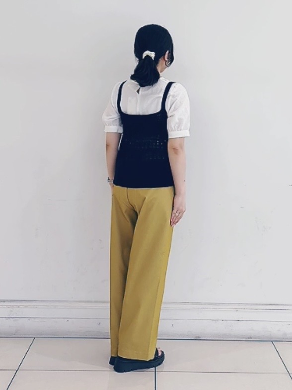 チョコさんの「grove｜【2点SET】着るだけで完成、透かし編みニットビスチェ&times;ブラウス」を使ったコーディネート