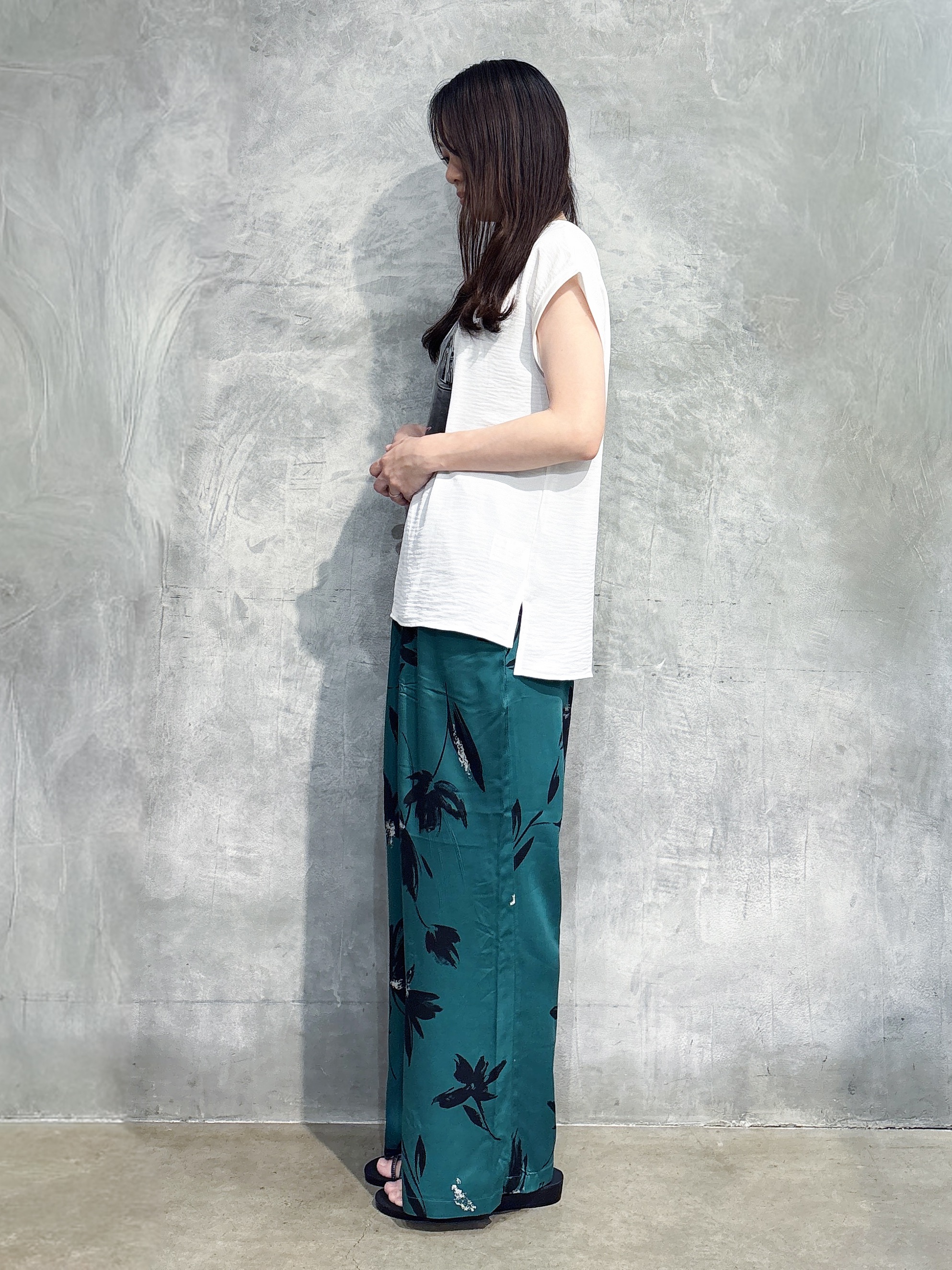 misaさんの「THE SHOP TK｜【ひんやりさらさら】軽やかに着られる プリントTシャツ」を使ったコーディネート