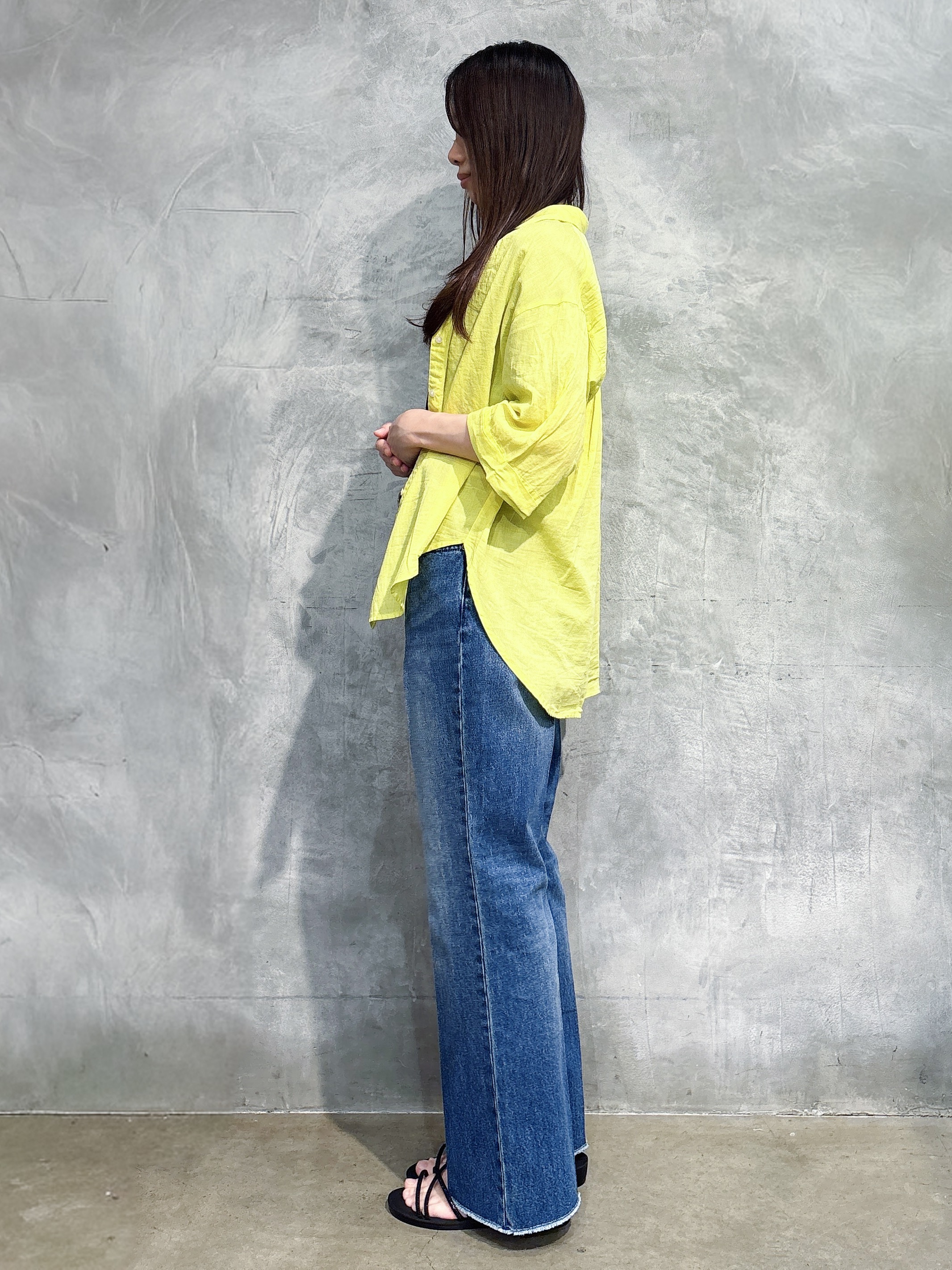 misaさんの「THE SHOP TK｜ポジティブカラーが映える　バイオウォッシュバックギャザーシャツ」を使ったコーディネート