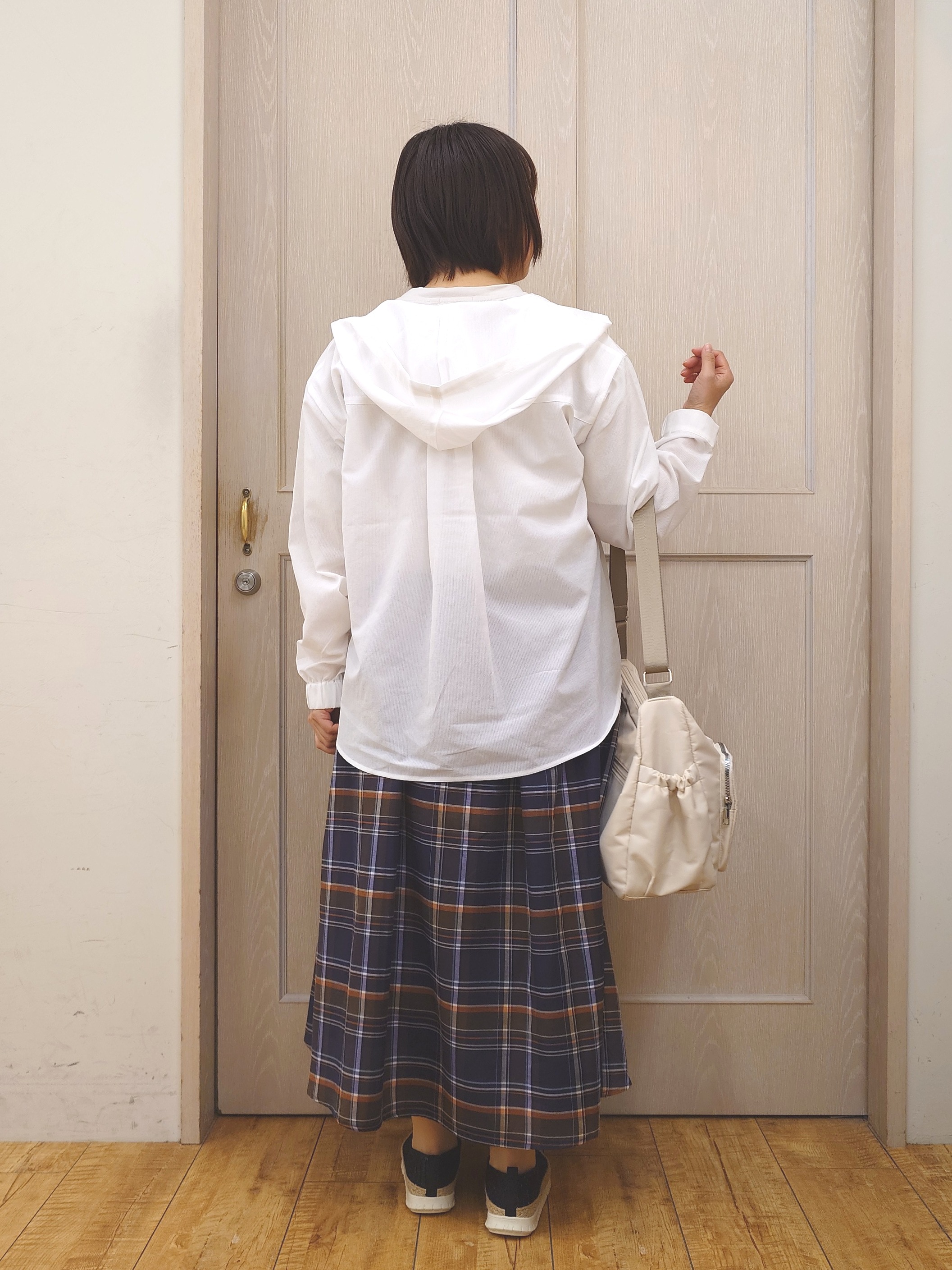 とろろさんの「SHOO･LA･RUE｜【さらり快適/洗濯機可/S-LL】UVカット機能付き ライトな着心地 ひんやりシャツパーカ」を使ったコーディネート