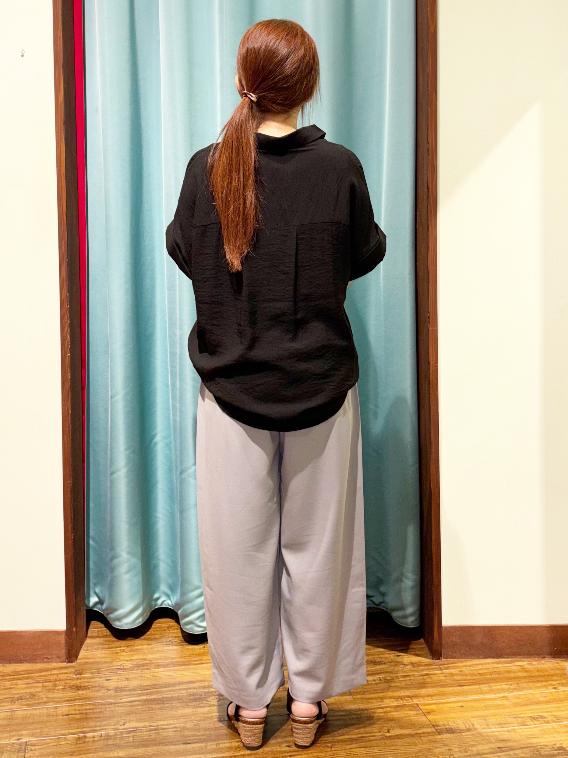tukiさんの「SHOO･LA･RUE｜【ひんやり/S-LL/洗濯機可】インせず着られる 裾タック スキッパーシャツ」を使ったコーディネート