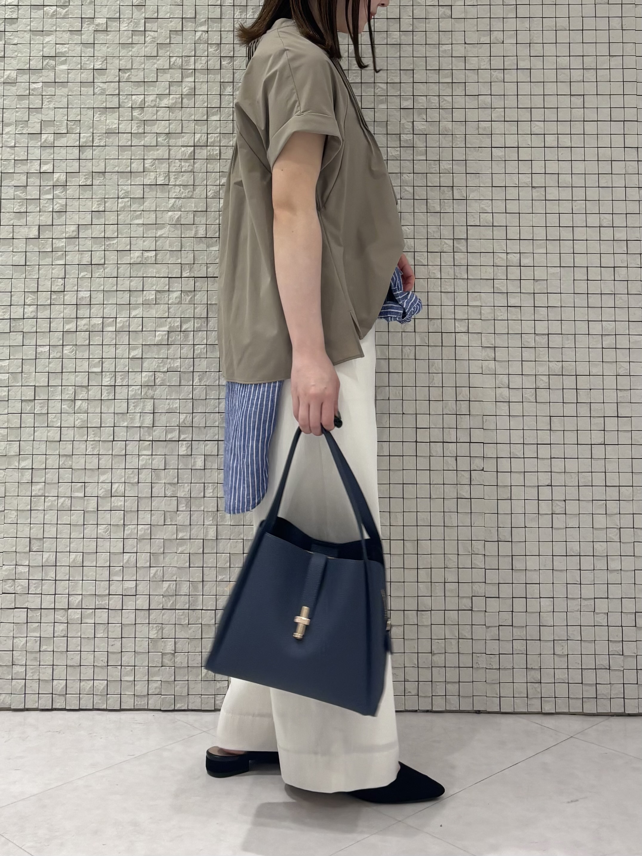sakuさんの「INDIVI｜【撥水／UVケア／SETUP可能】軽量タックスキッパーブラウス」を使ったコーディネート
